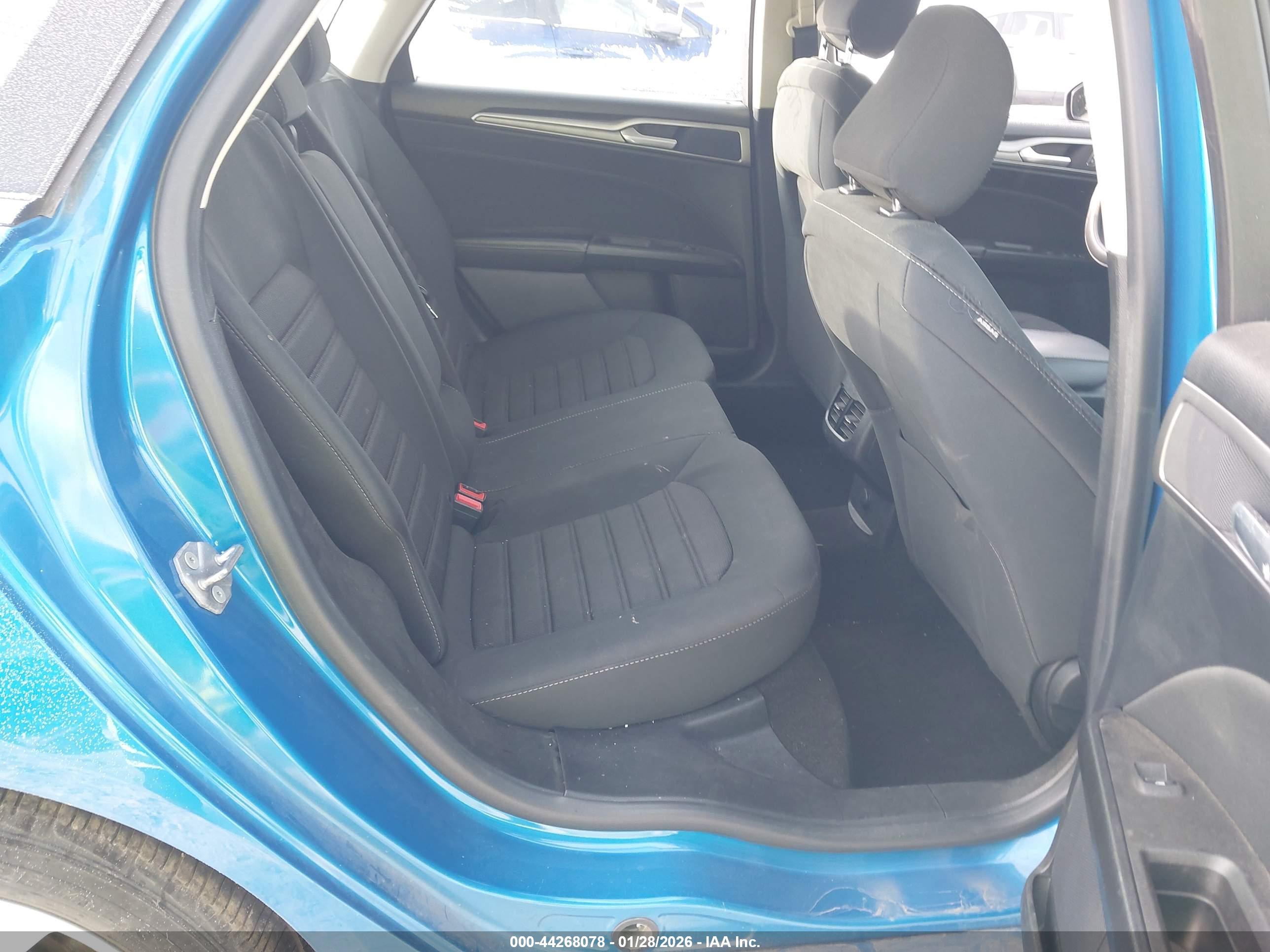 FORD FUSION image 8