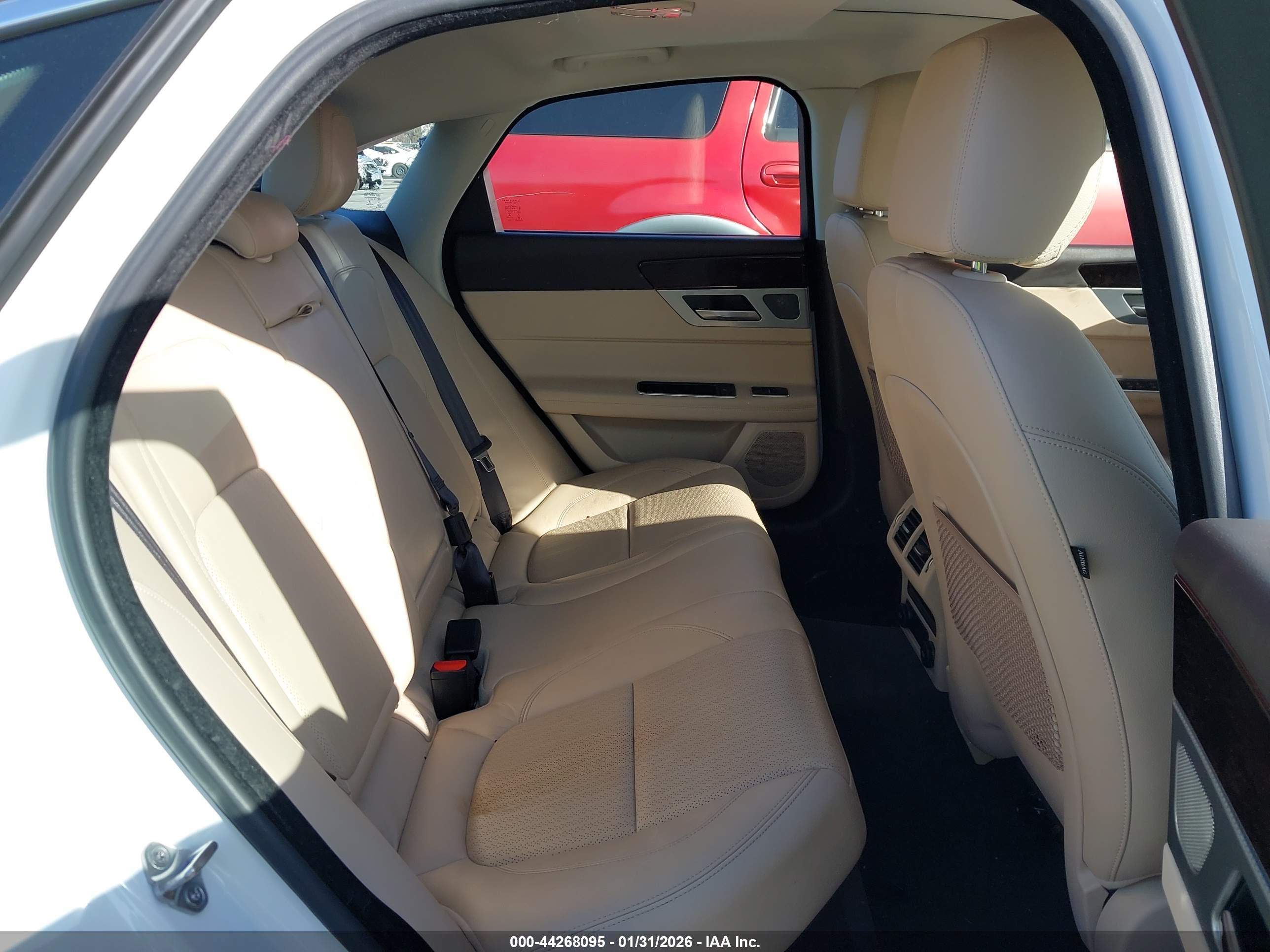 JAGUAR XF image 8