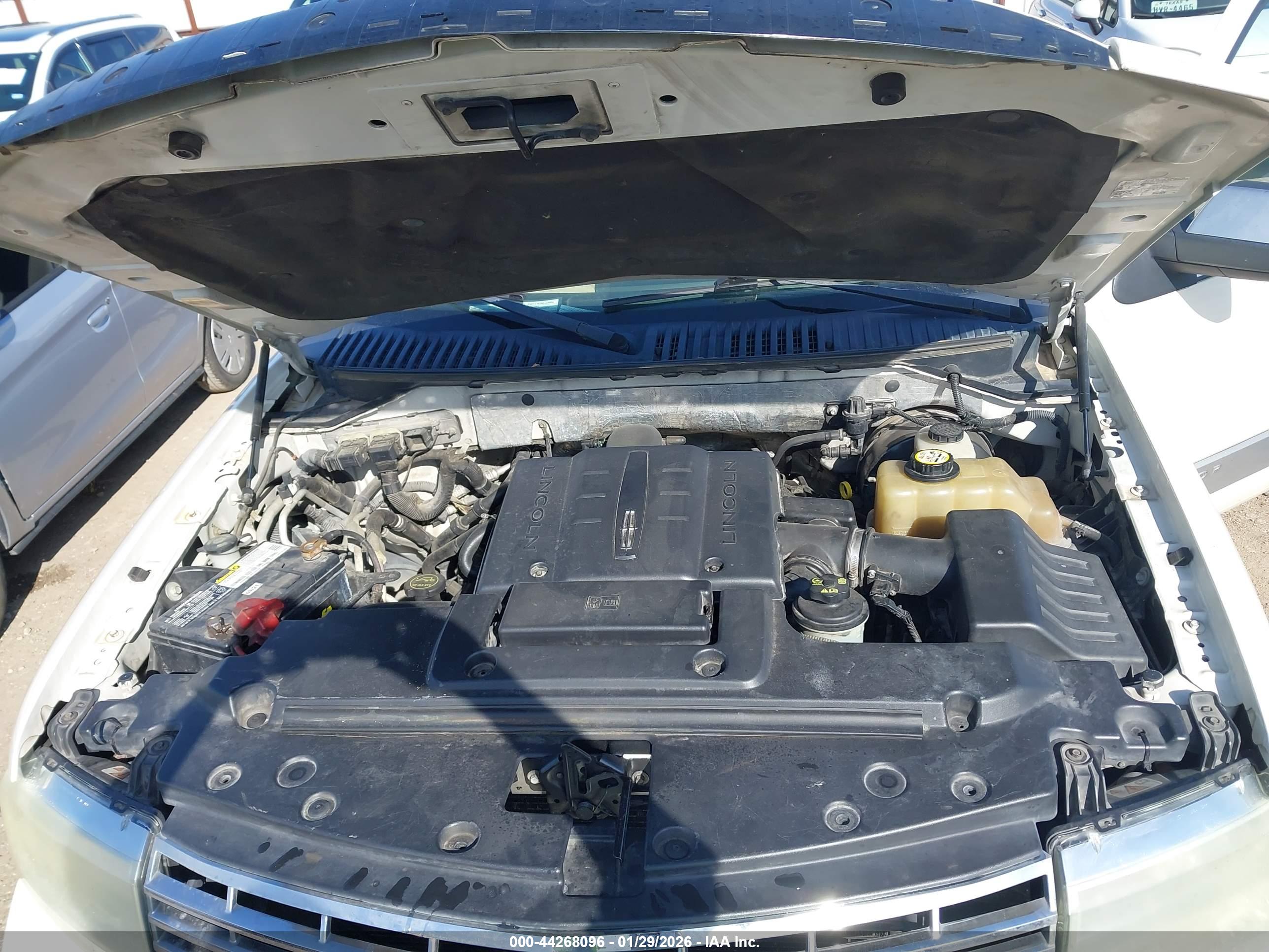 LINCOLN NAVIGATOR image 10