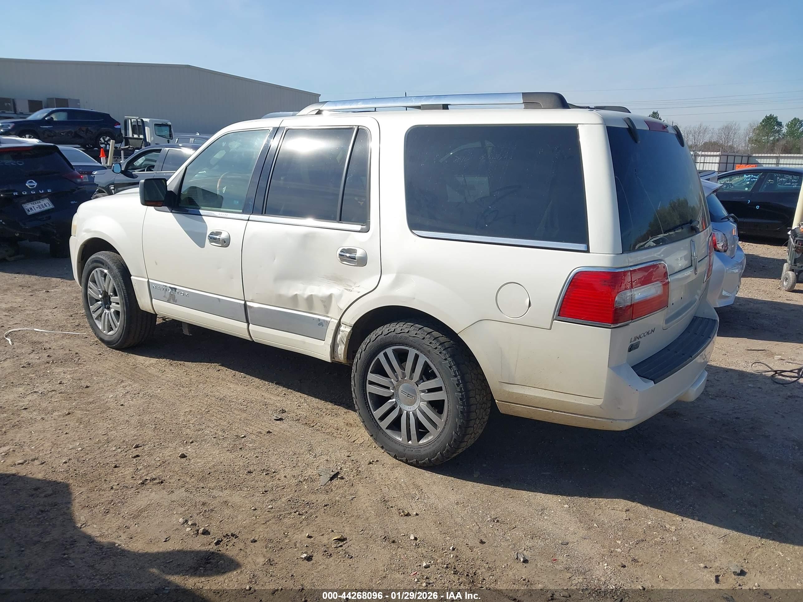 LINCOLN NAVIGATOR image 3