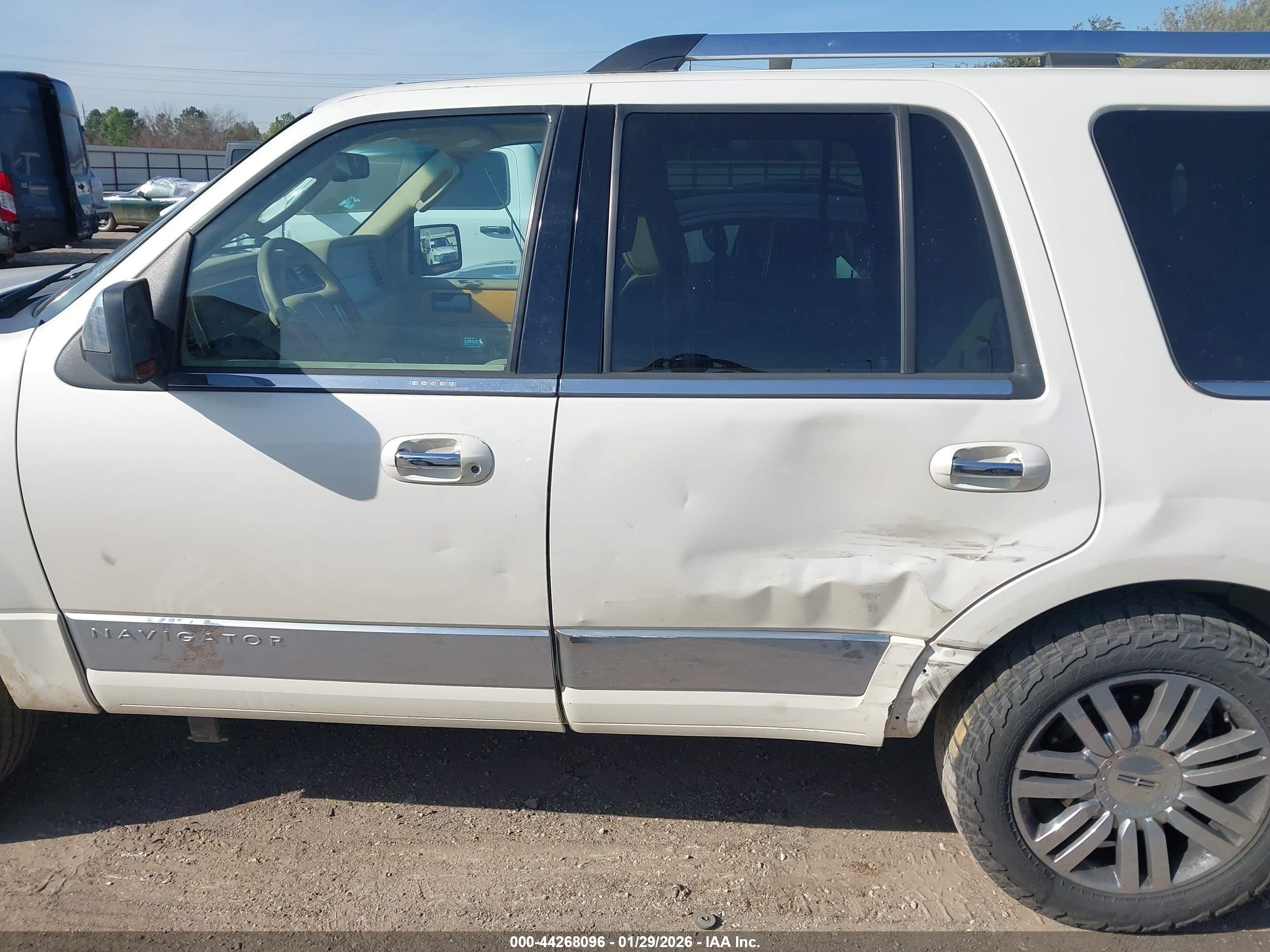 LINCOLN NAVIGATOR image 6