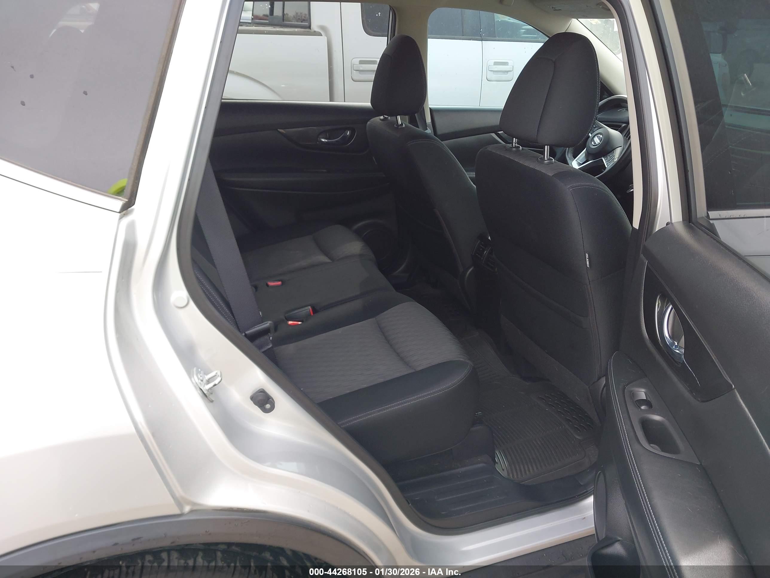 NISSAN ROGUE image 8