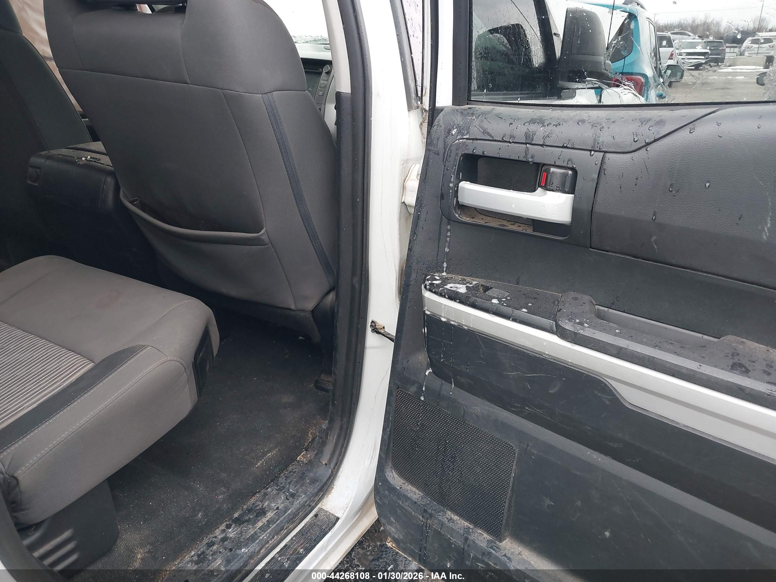 TOYOTA TUNDRA image 8