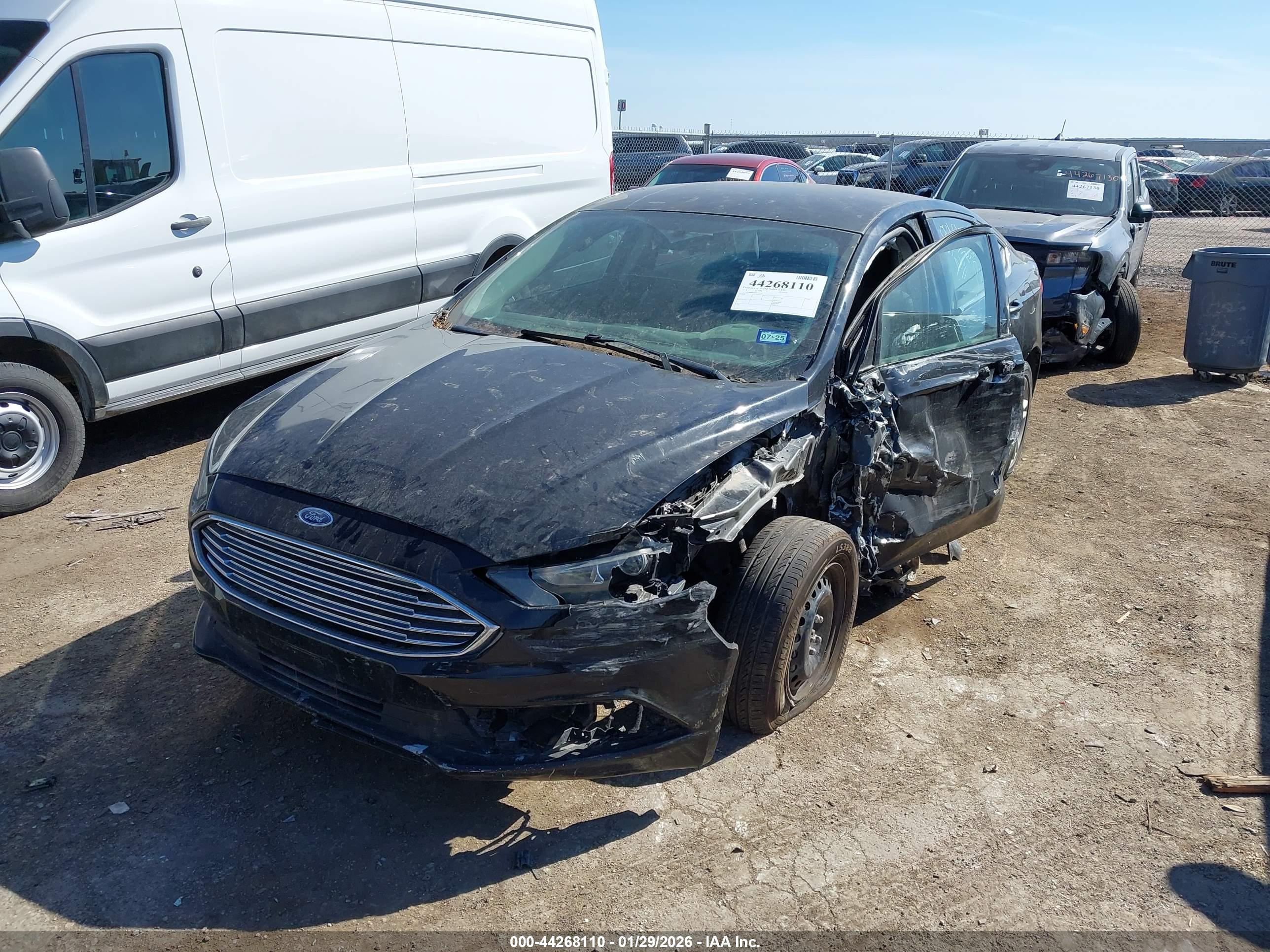 FORD FUSION image 2