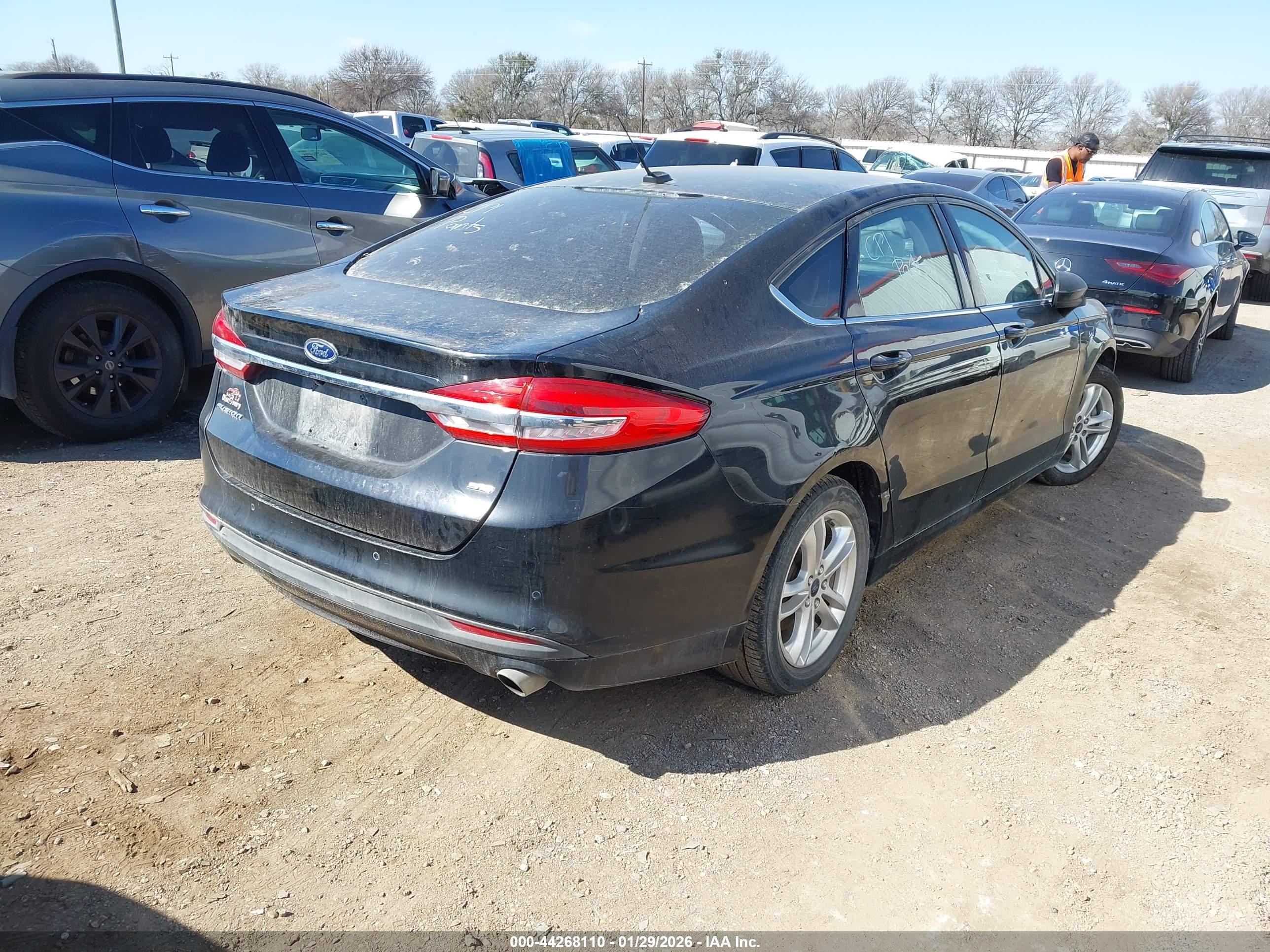 FORD FUSION image 4