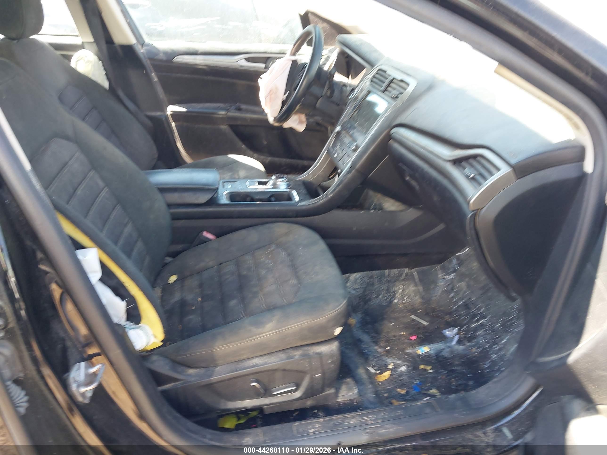 FORD FUSION image 5