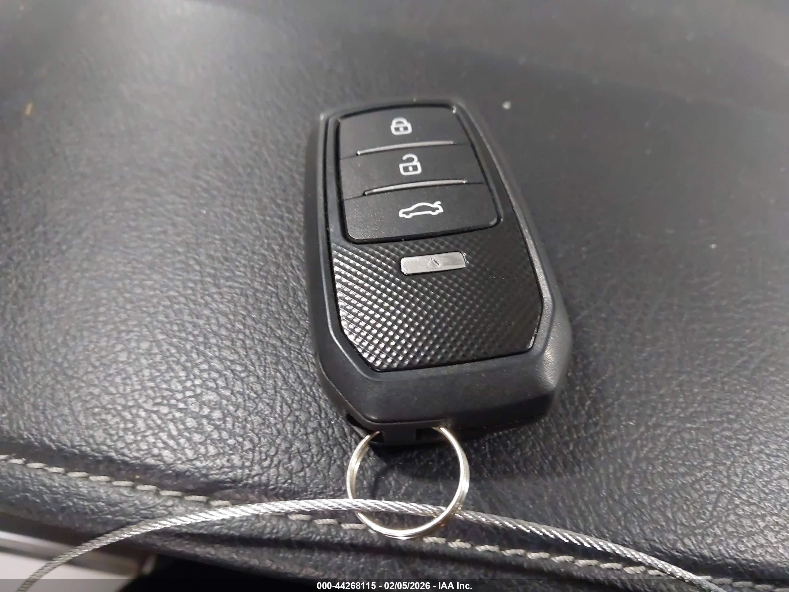 TOYOTA CAMRY image 11