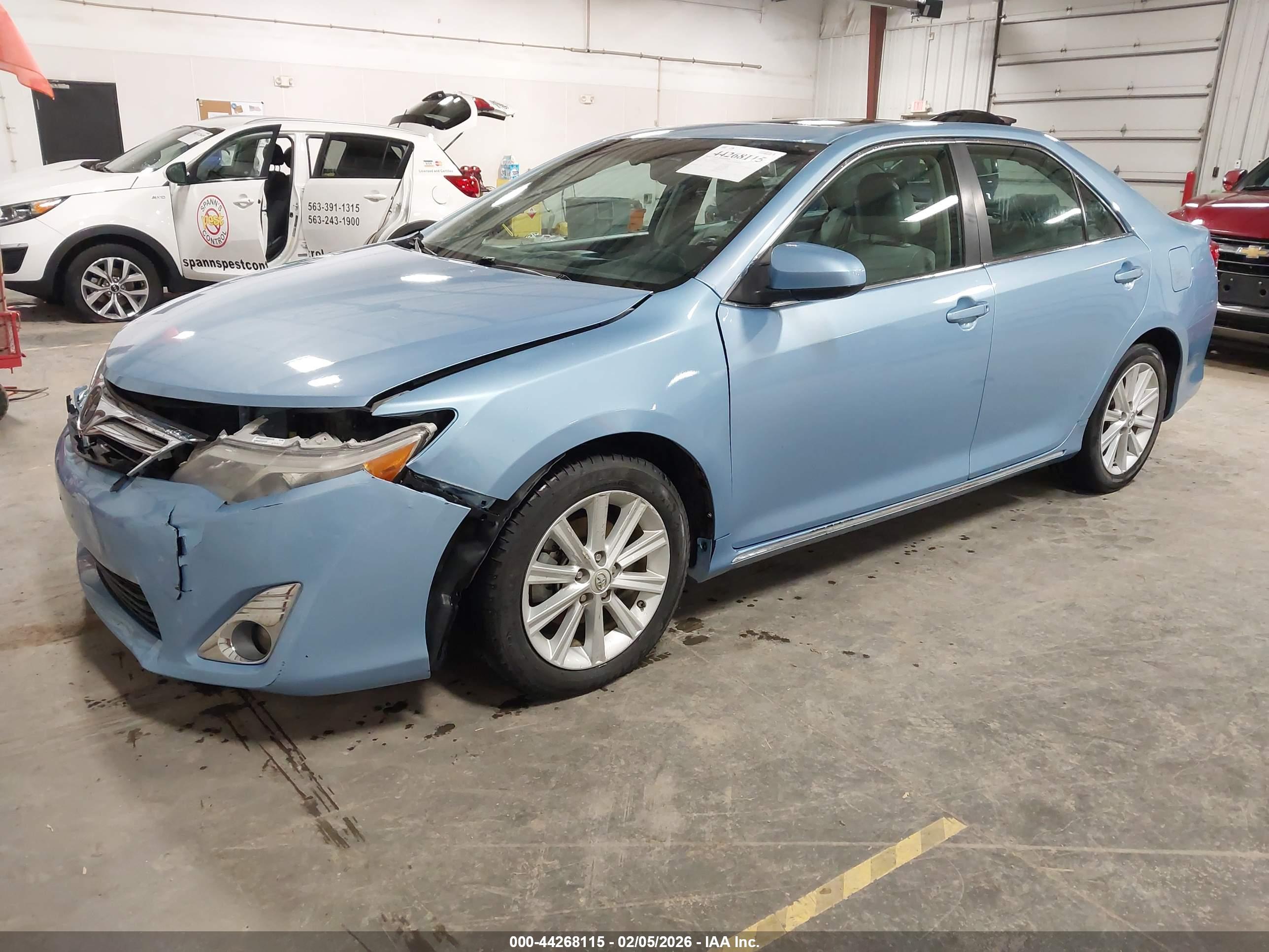 TOYOTA CAMRY image 2
