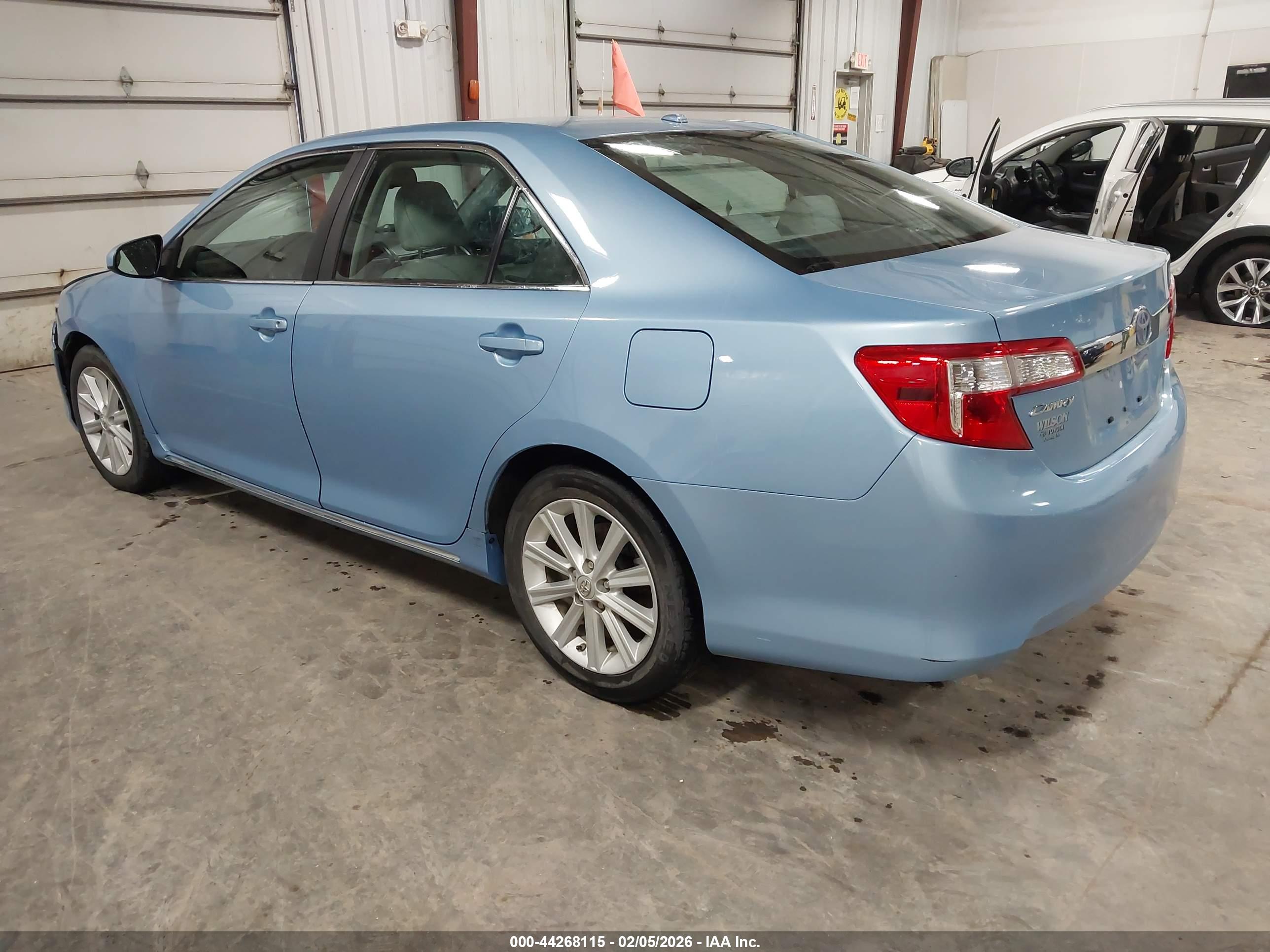 TOYOTA CAMRY image 3
