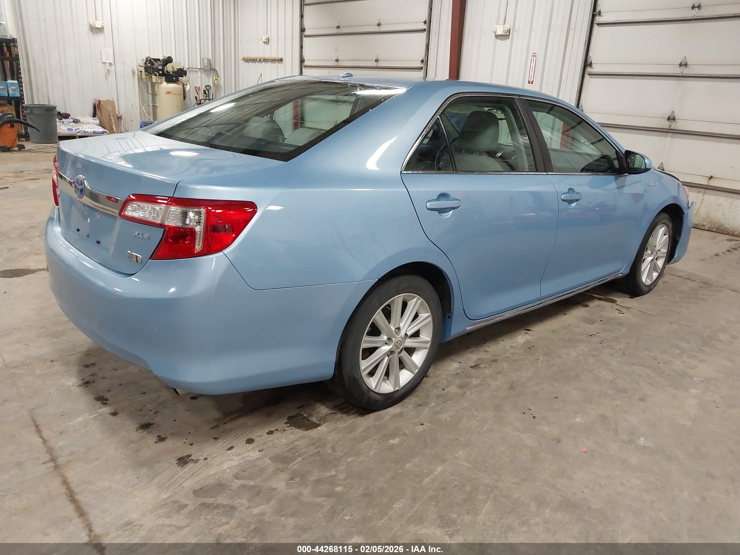 TOYOTA CAMRY image 4