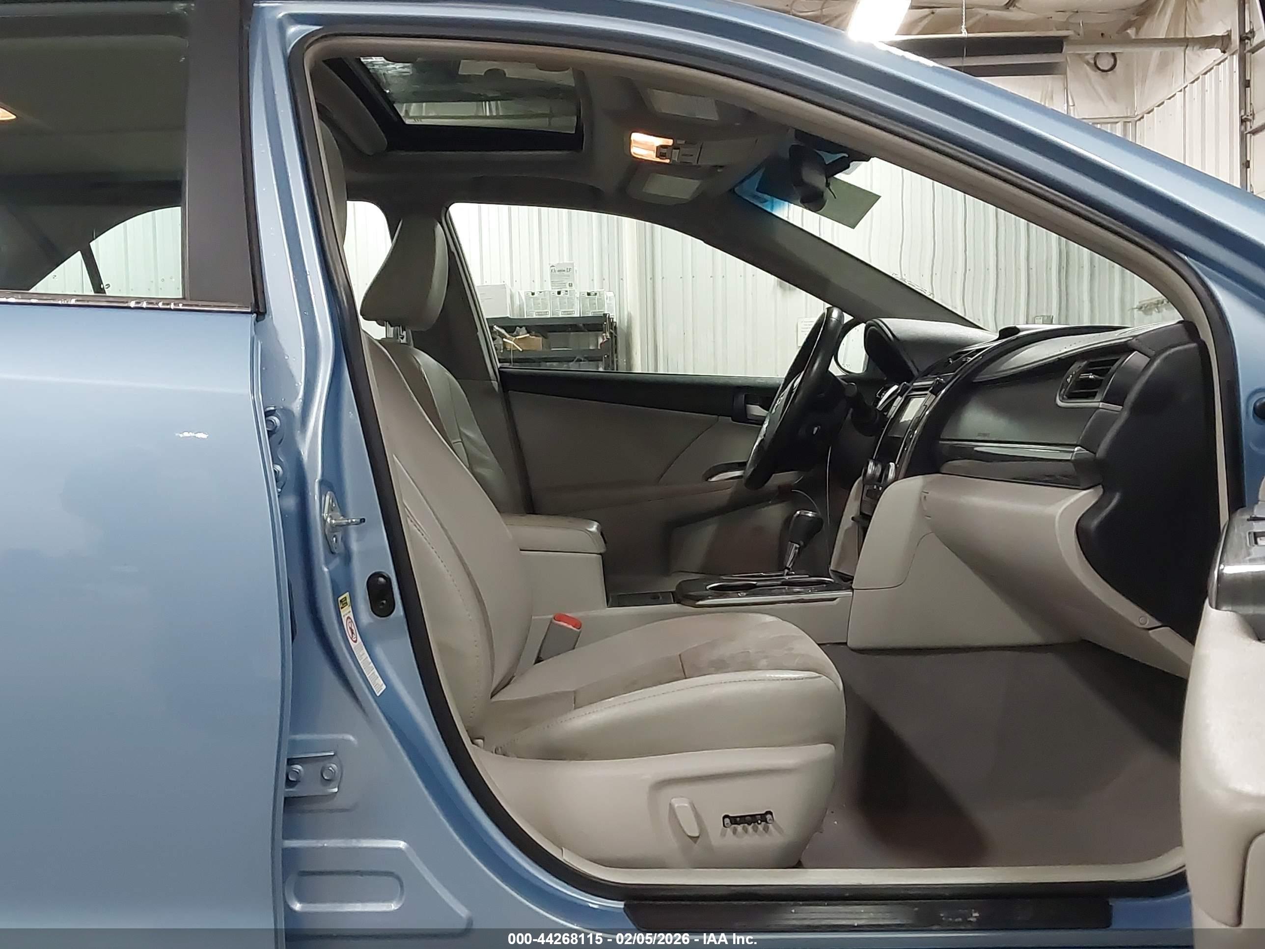 TOYOTA CAMRY image 5