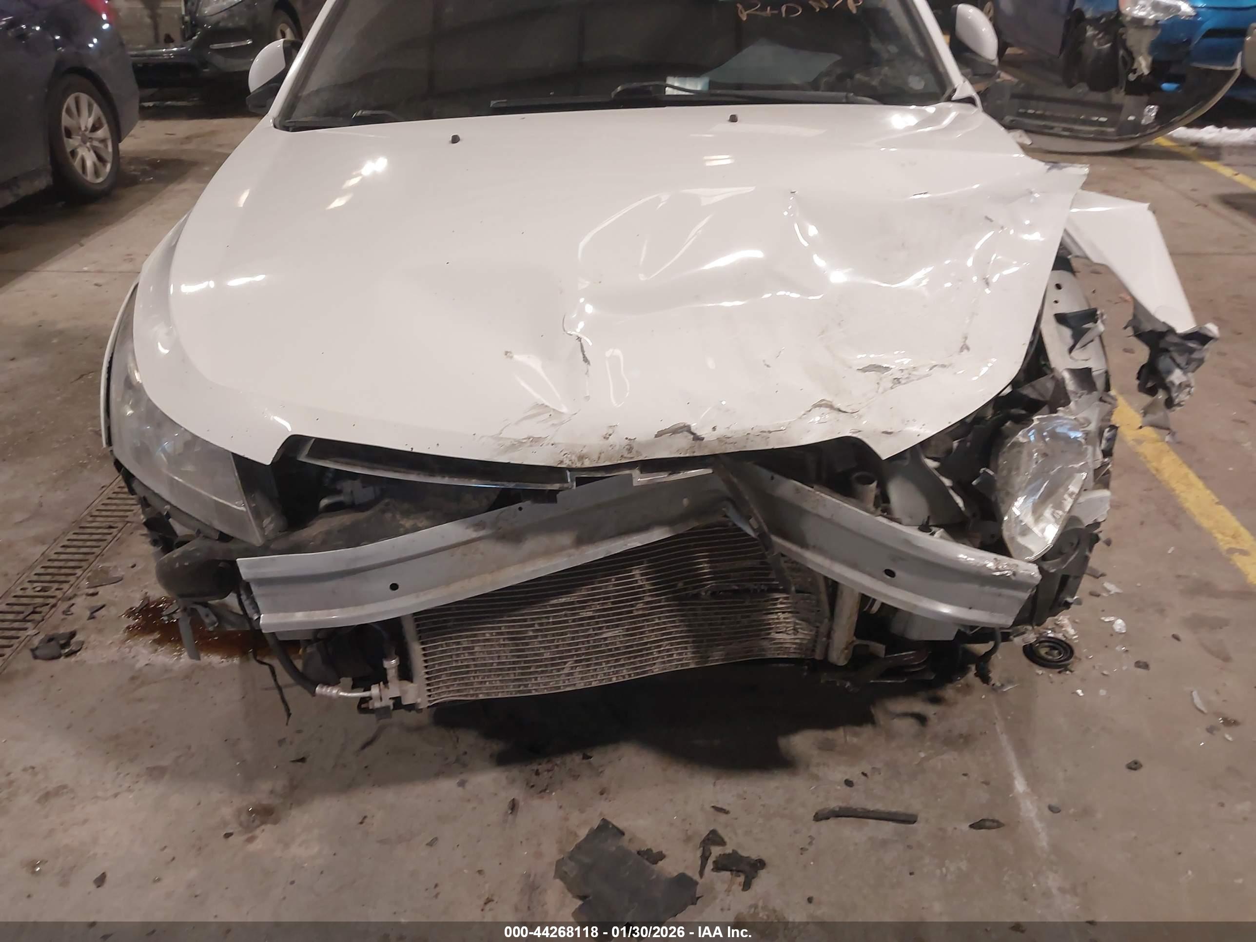 CHEVROLET CRUZE image 6