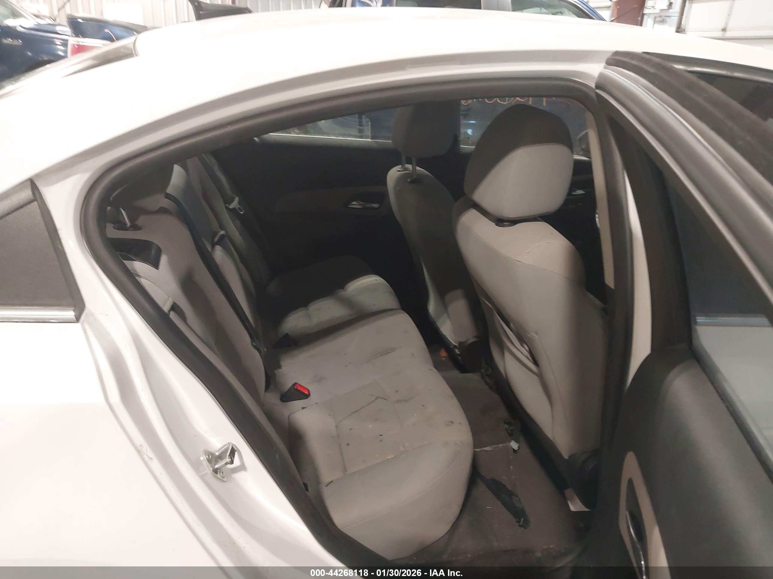 CHEVROLET CRUZE image 8