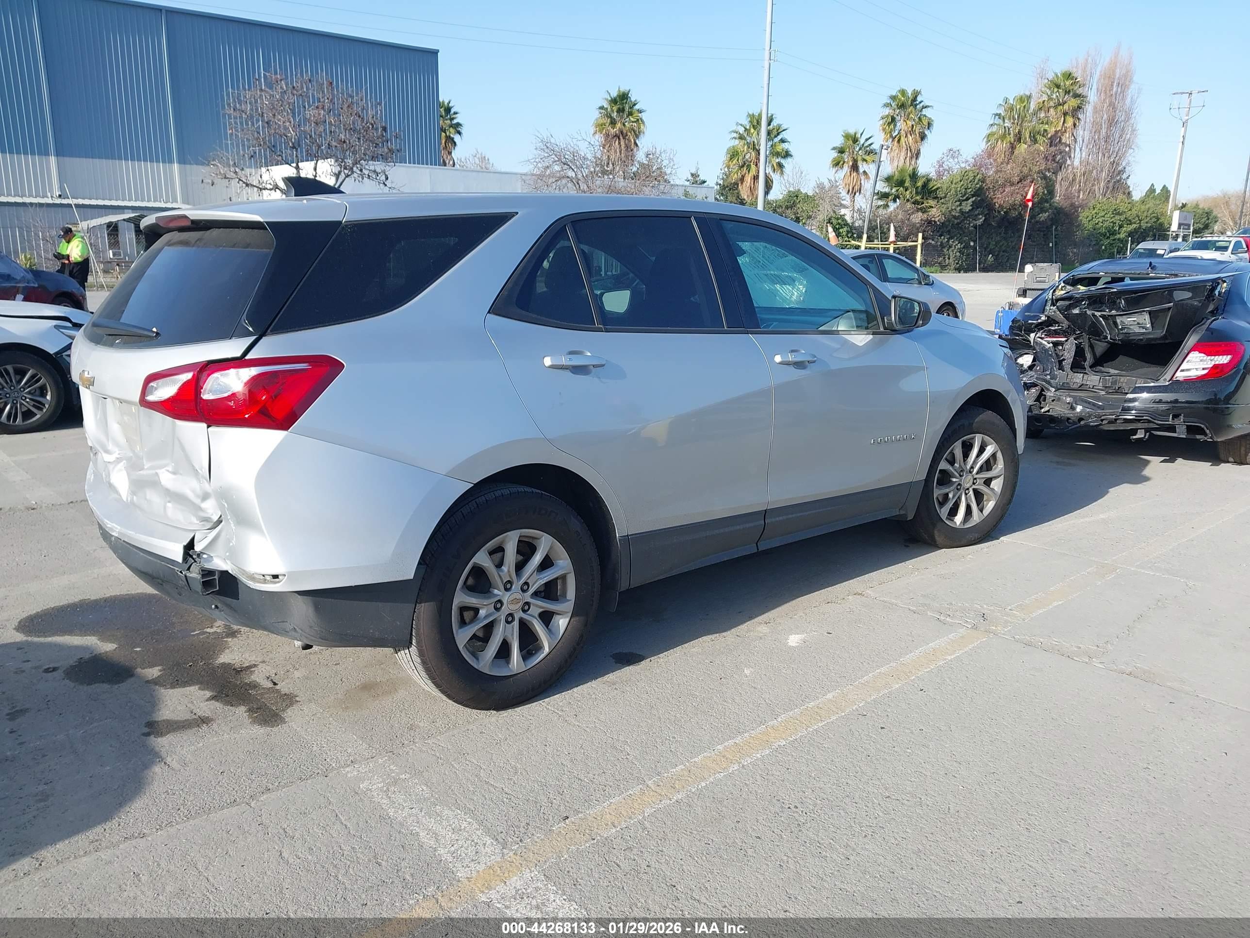 CHEVROLET EQUINOX image 4