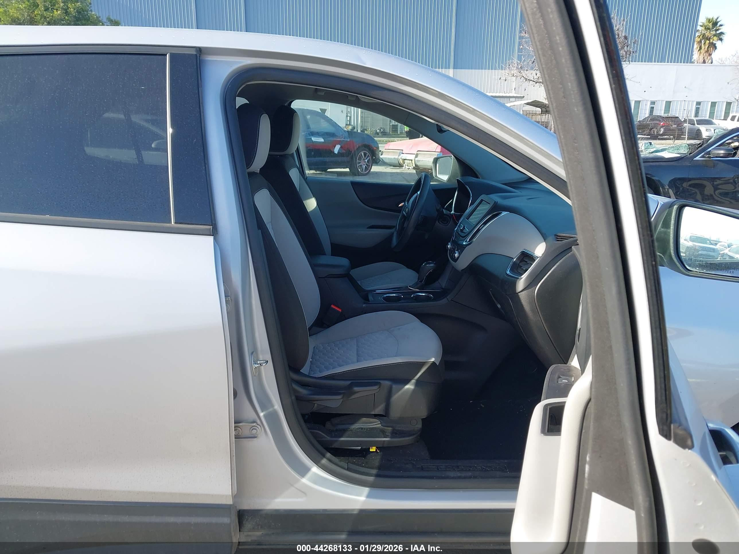 CHEVROLET EQUINOX image 5