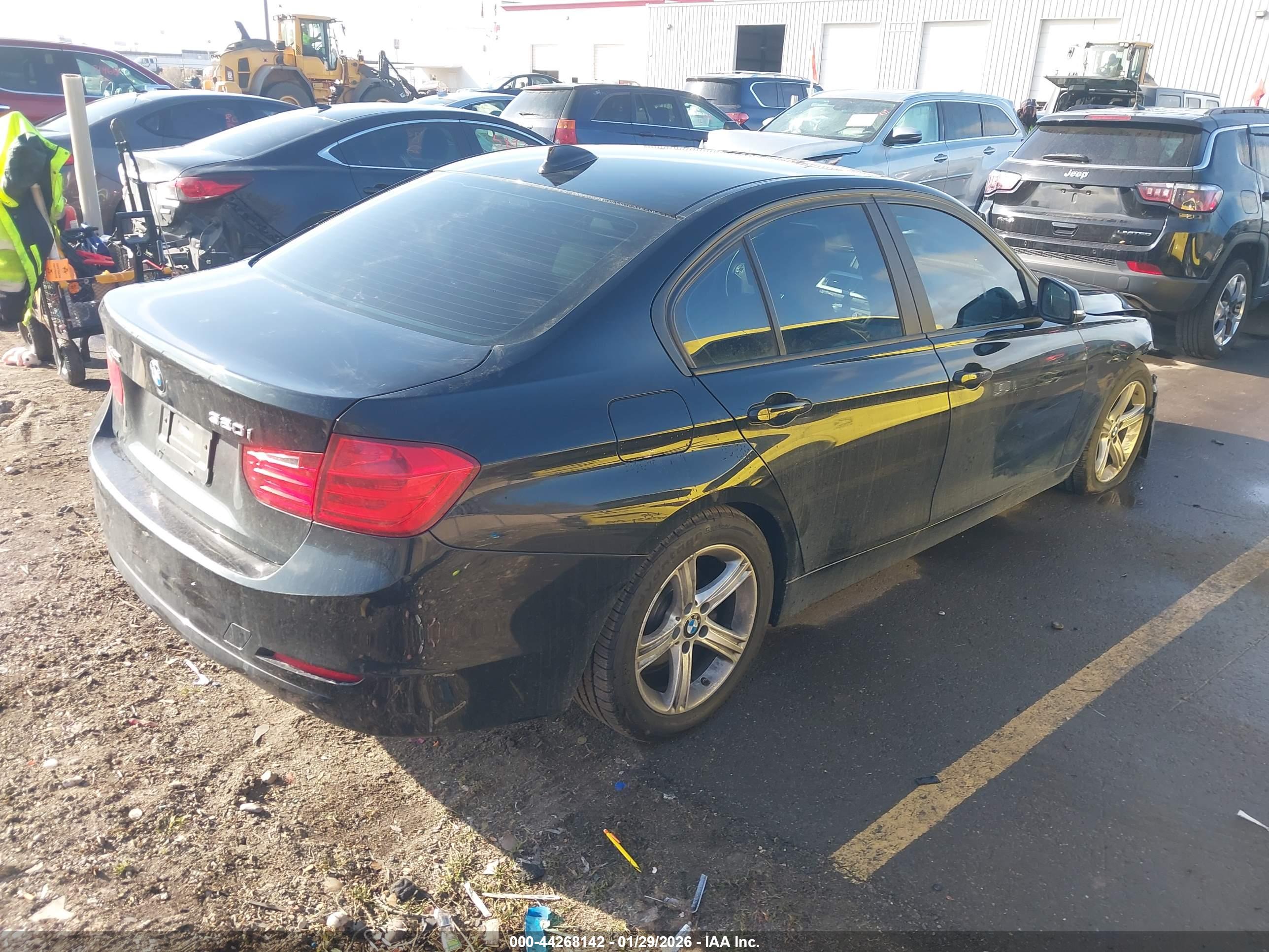 BMW 320I image 4