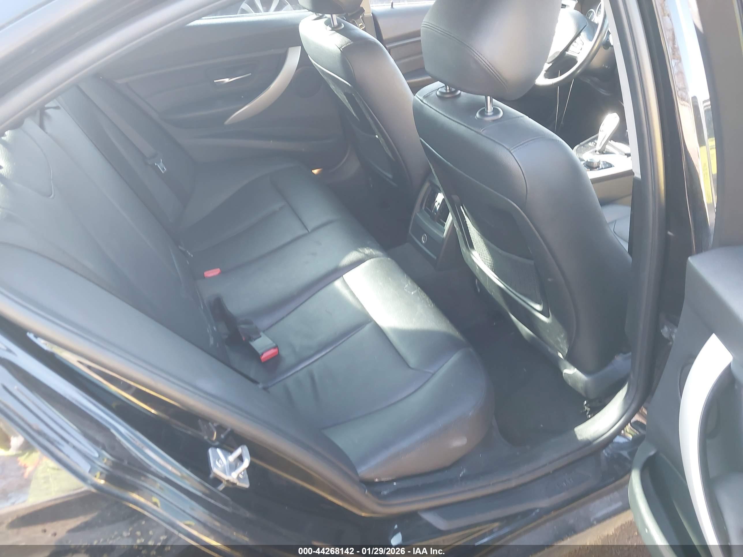 BMW 320I image 8