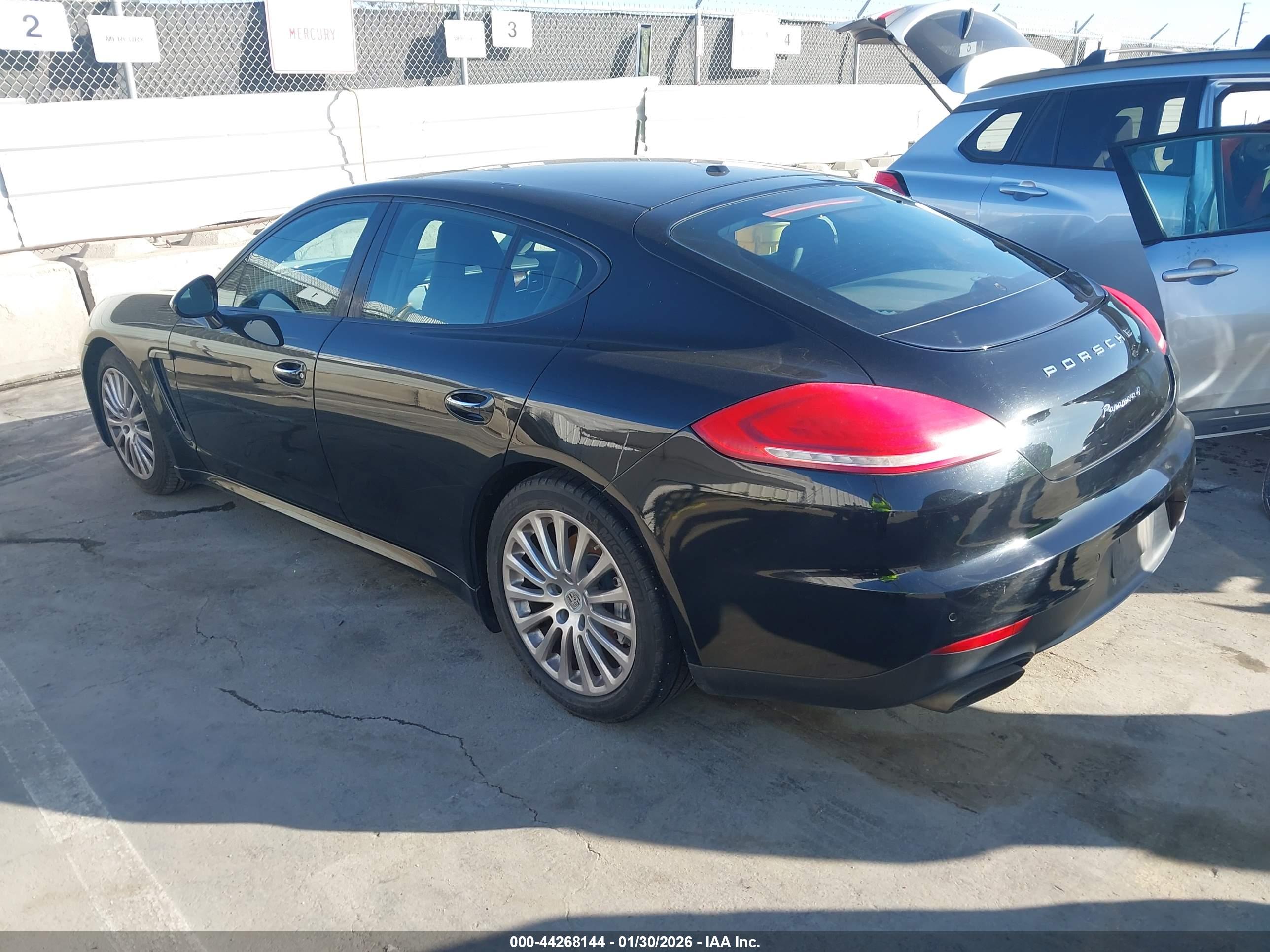 PORSCHE PANAMERA image 3