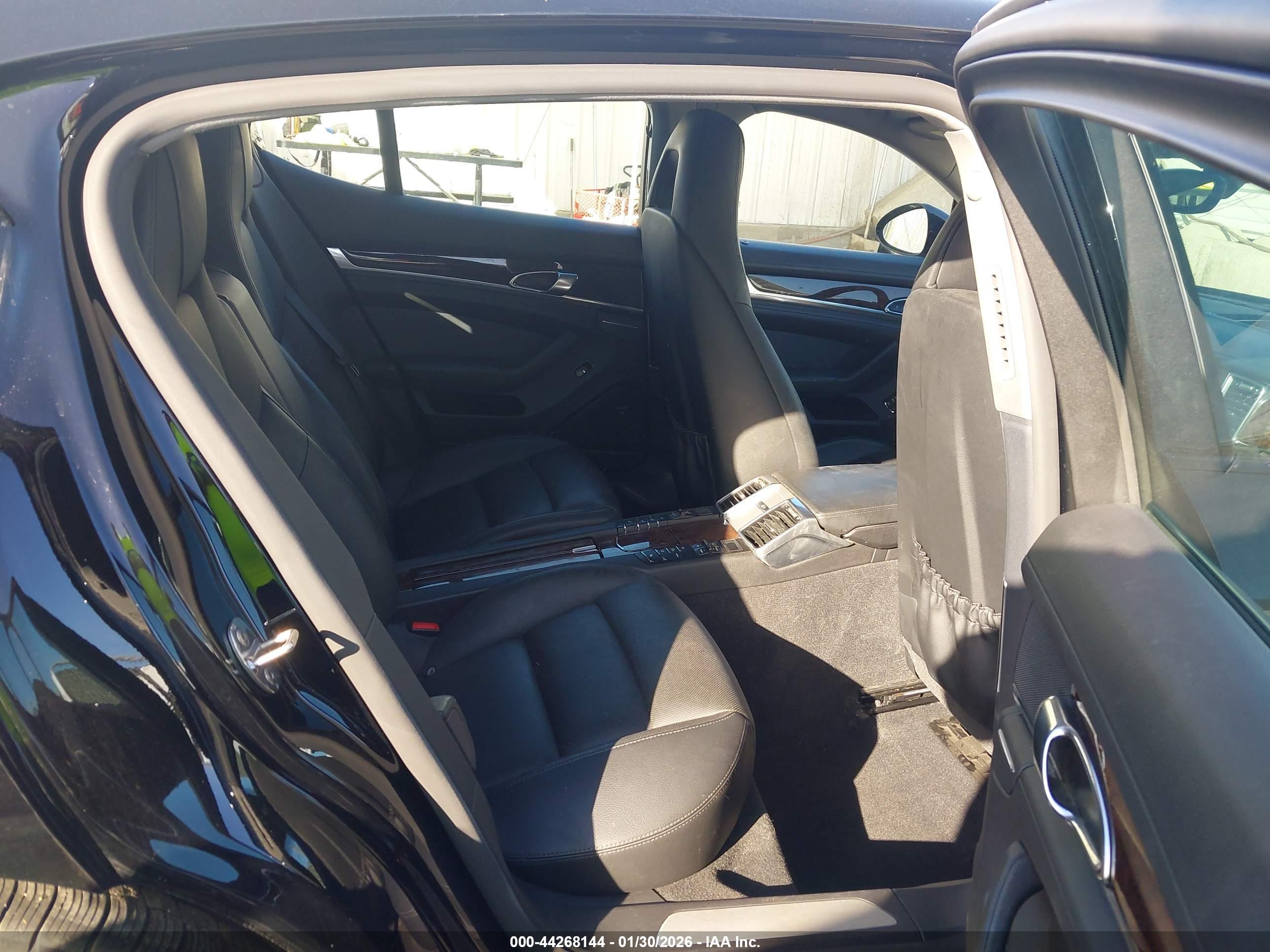PORSCHE PANAMERA image 8