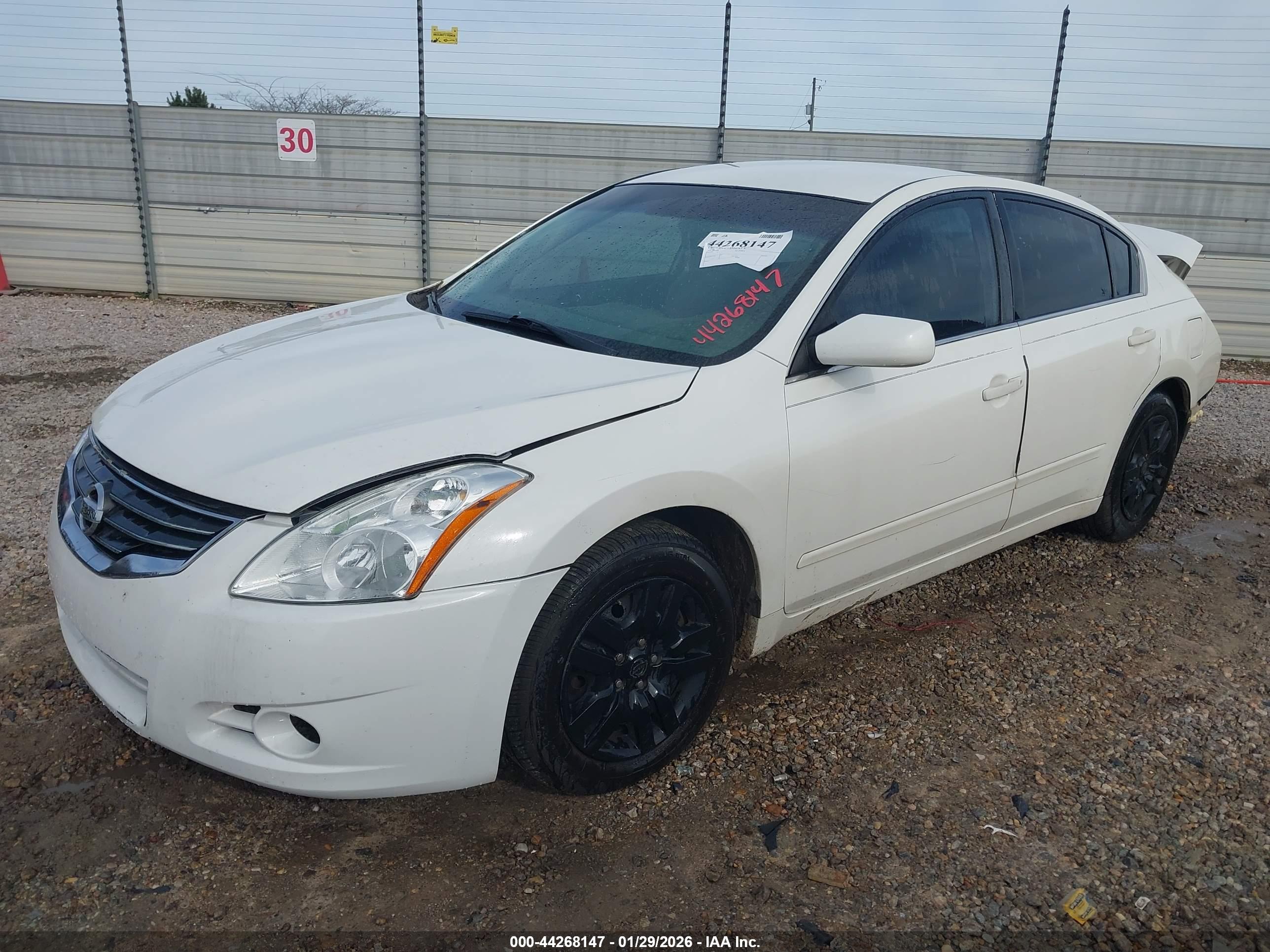 NISSAN ALTIMA image 2