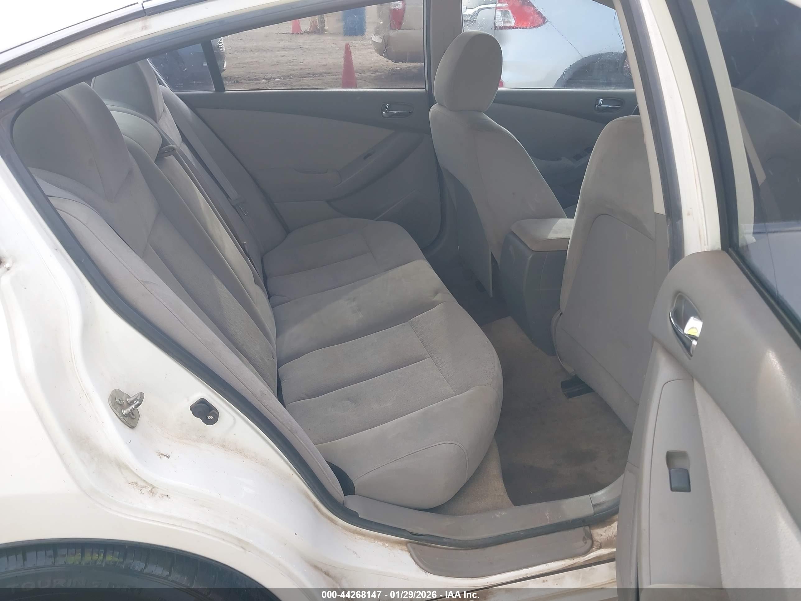 NISSAN ALTIMA image 8