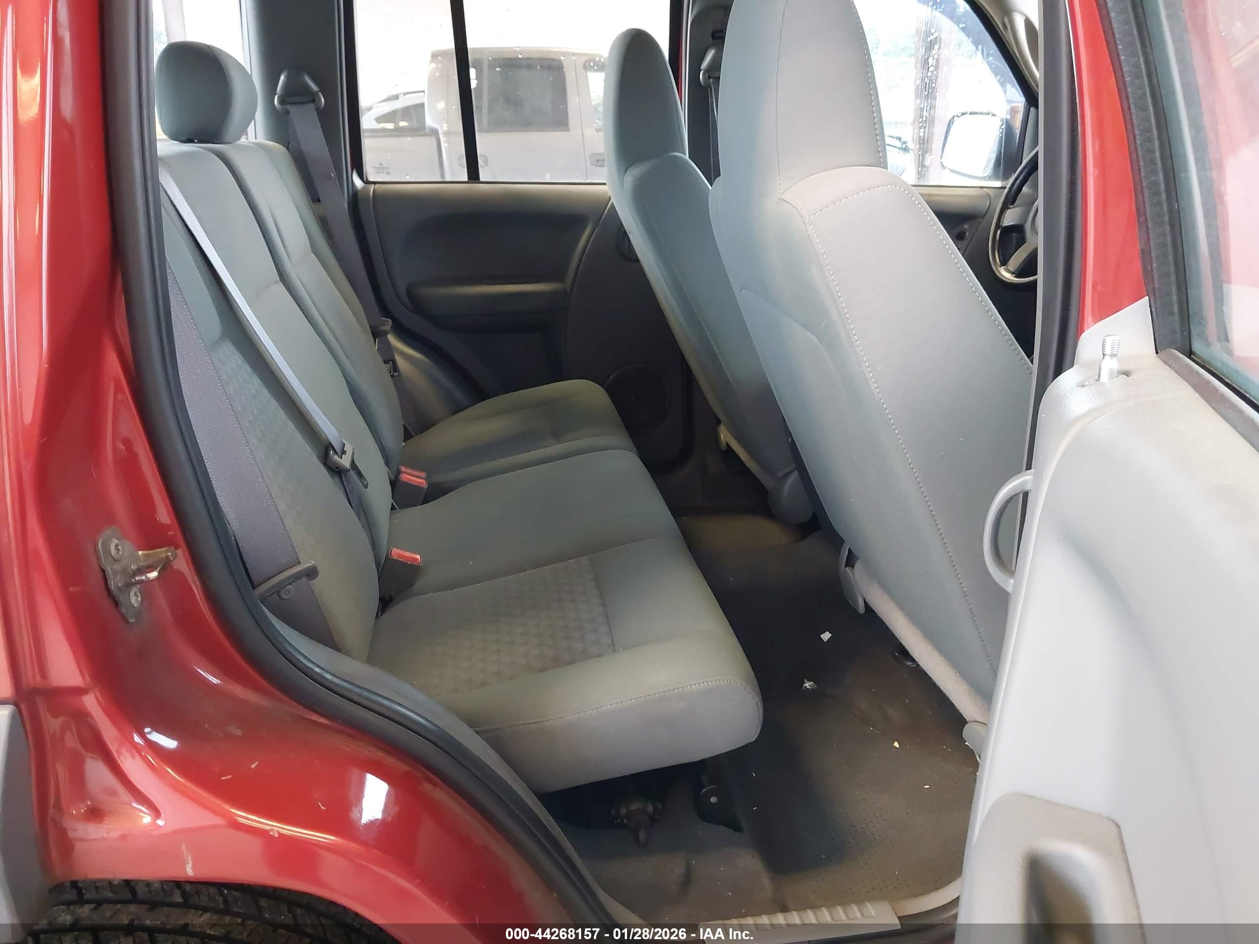 JEEP LIBERTY image 8