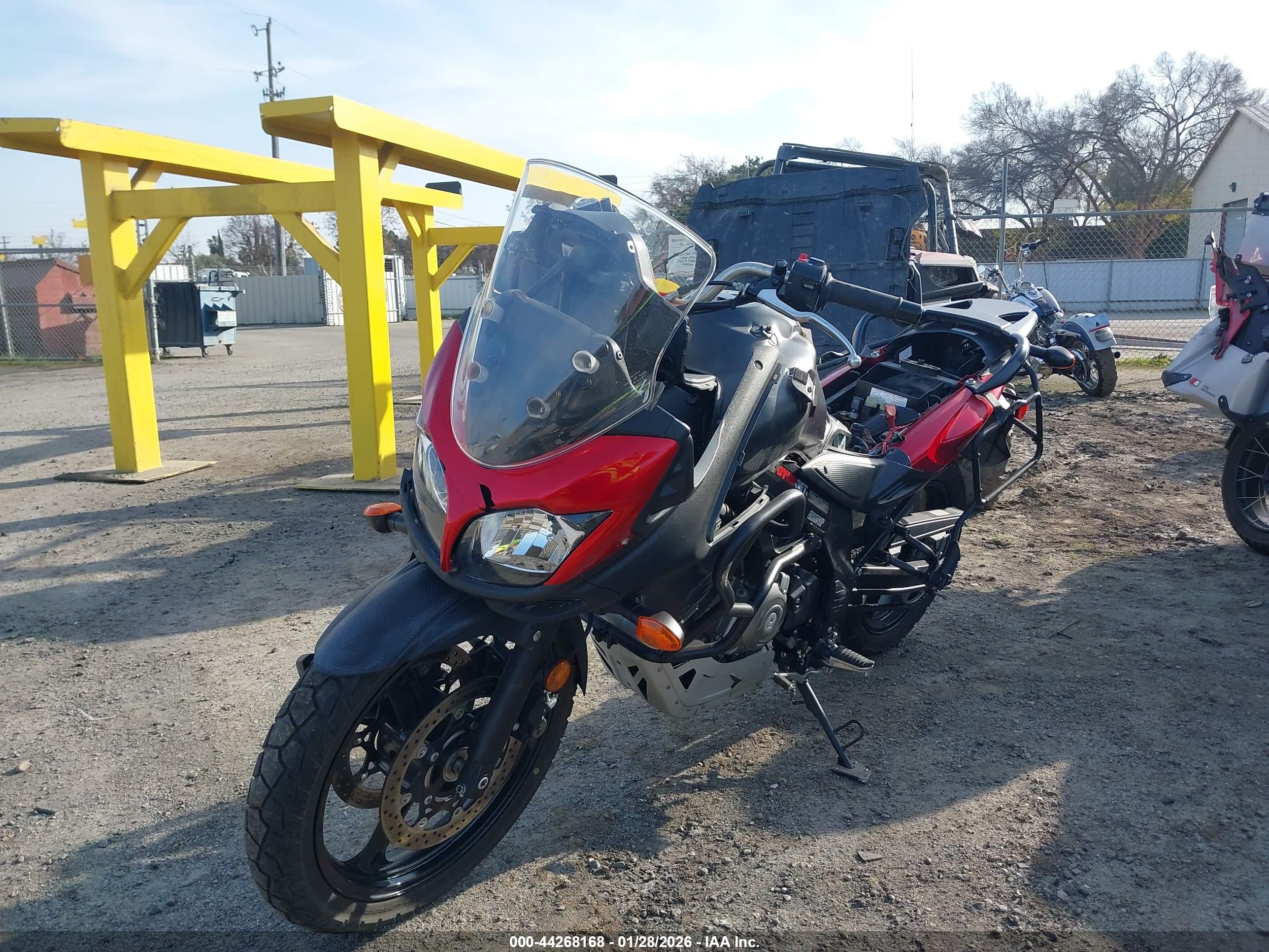 SUZUKI DL650 image 2