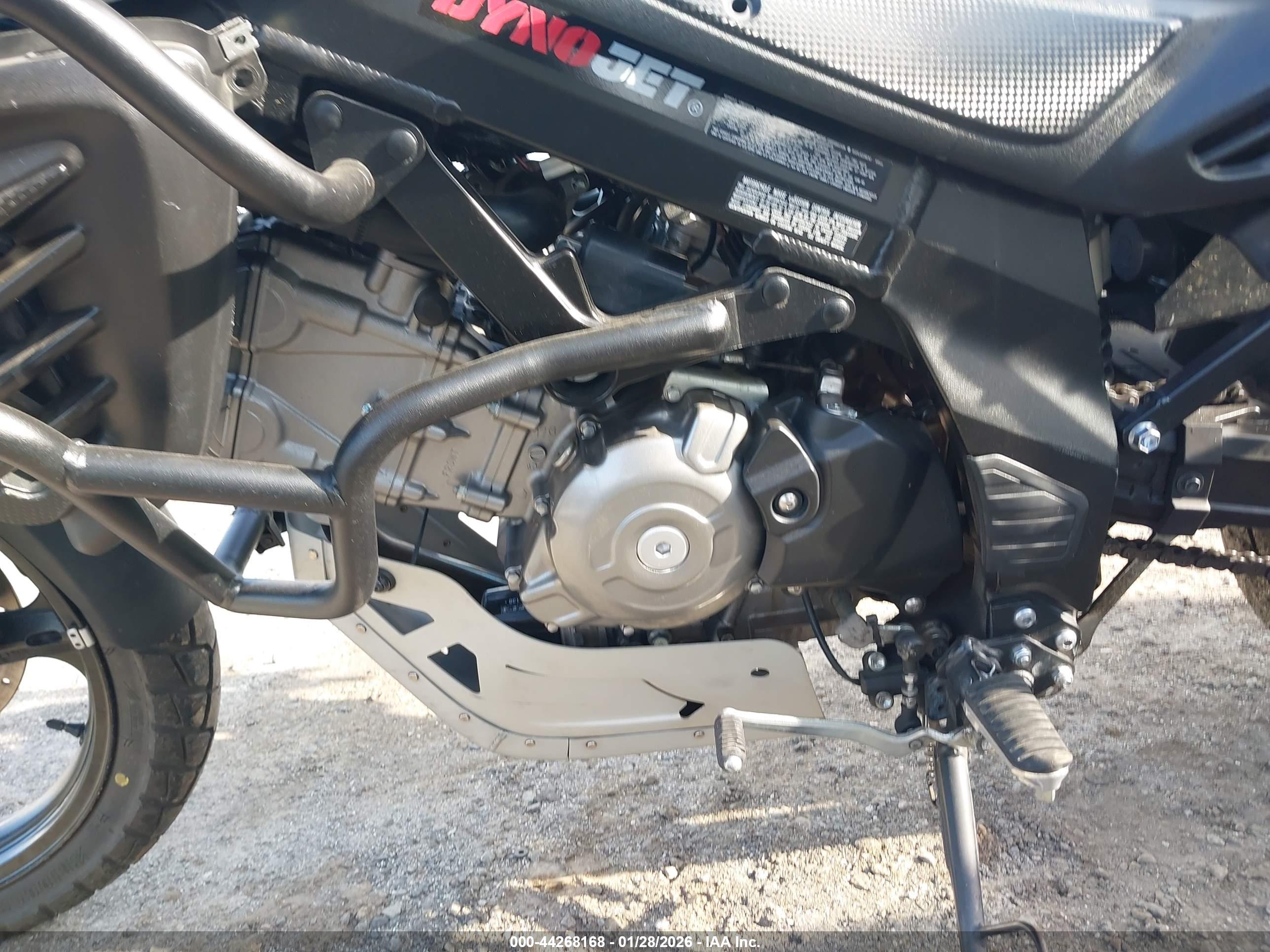SUZUKI DL650 image 9