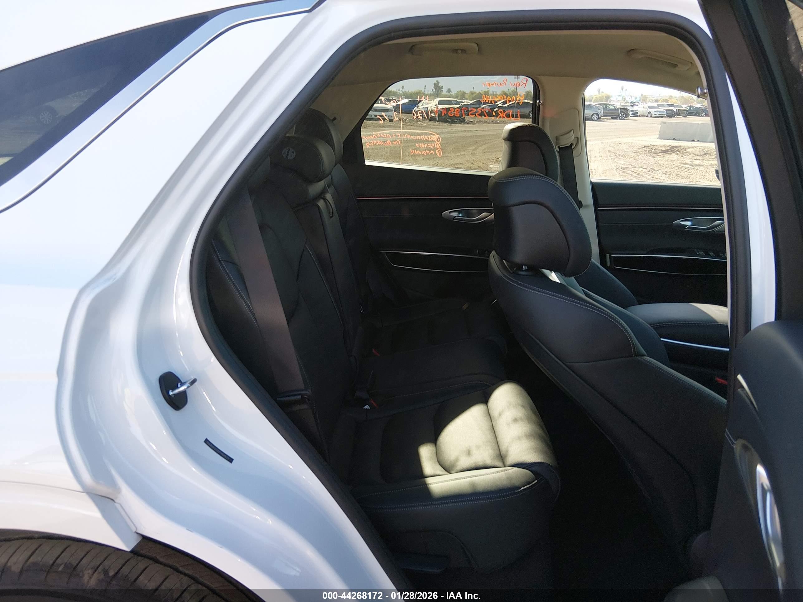 GENESIS GV70 image 8