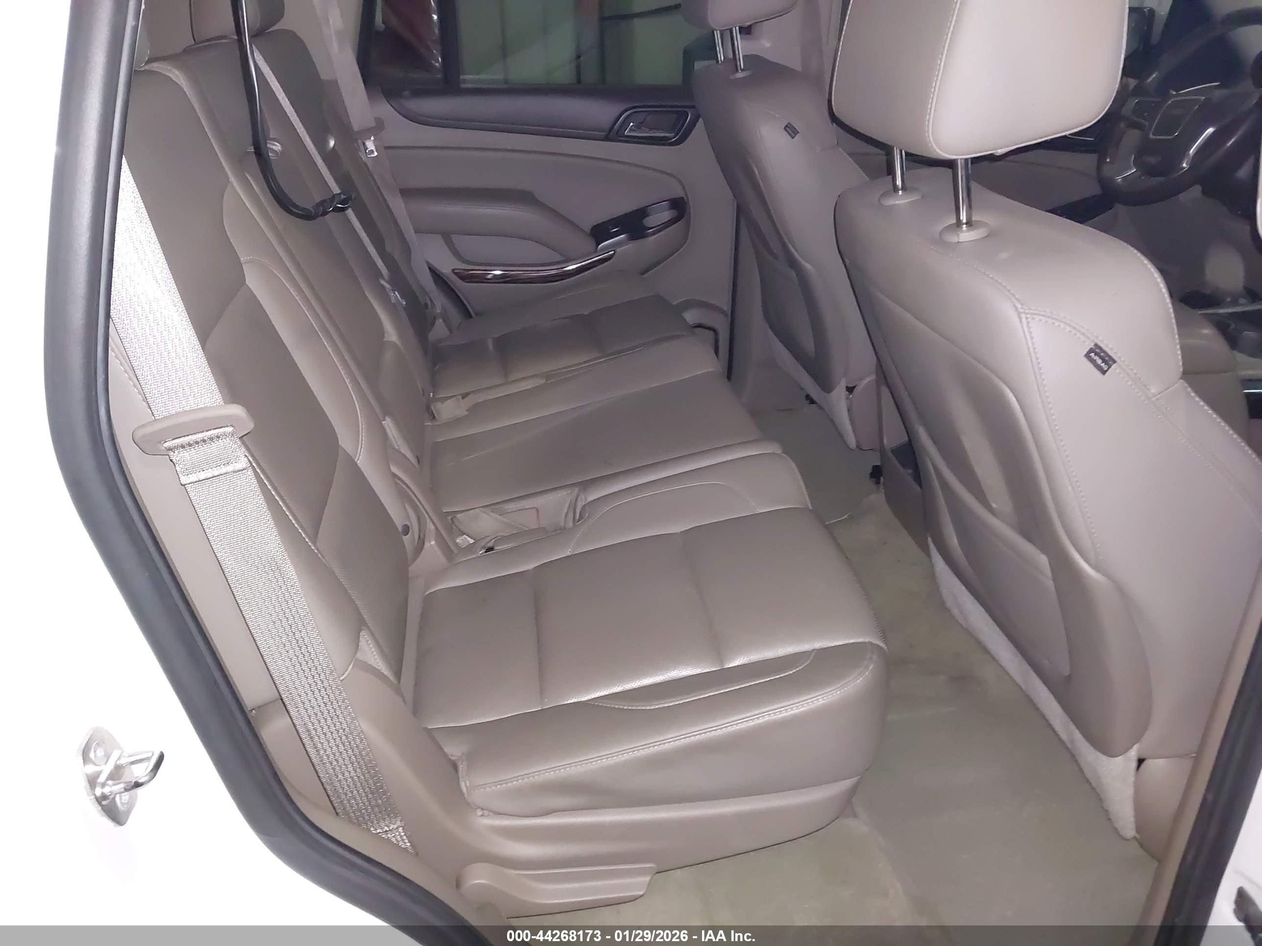 GMC YUKON image 8
