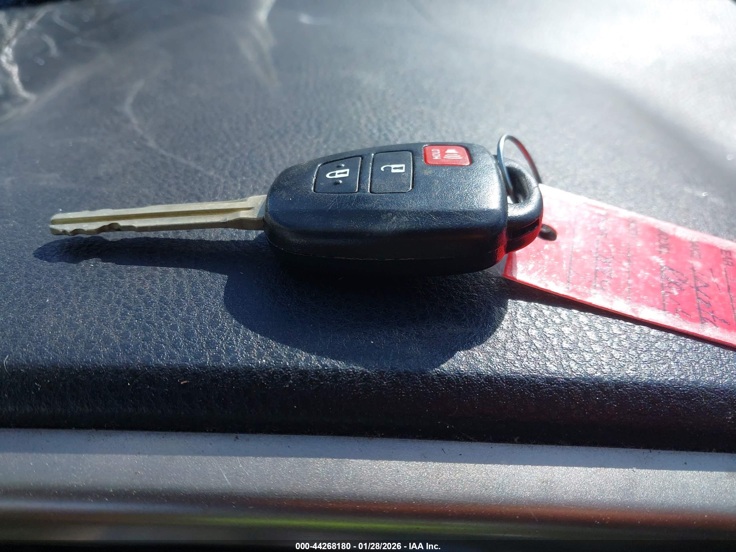 TOYOTA RAV4 image 11