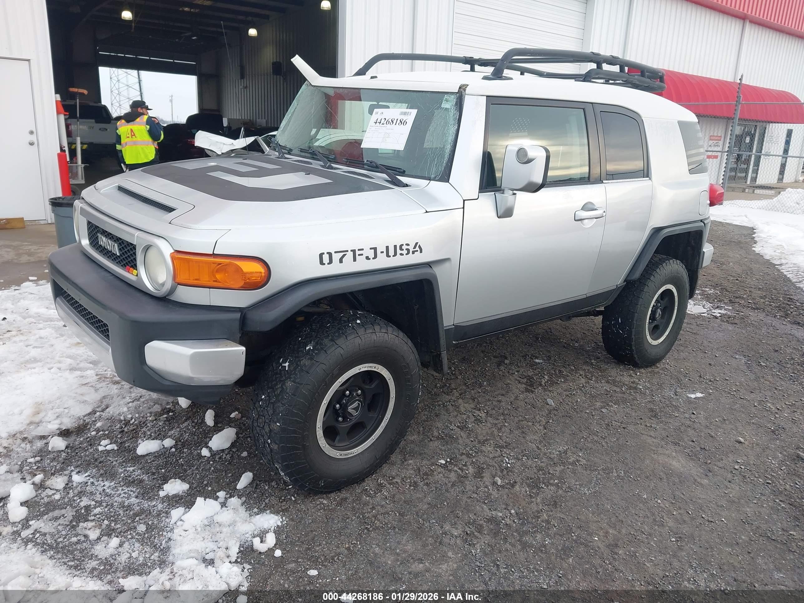 TOYOTA FJ image 2