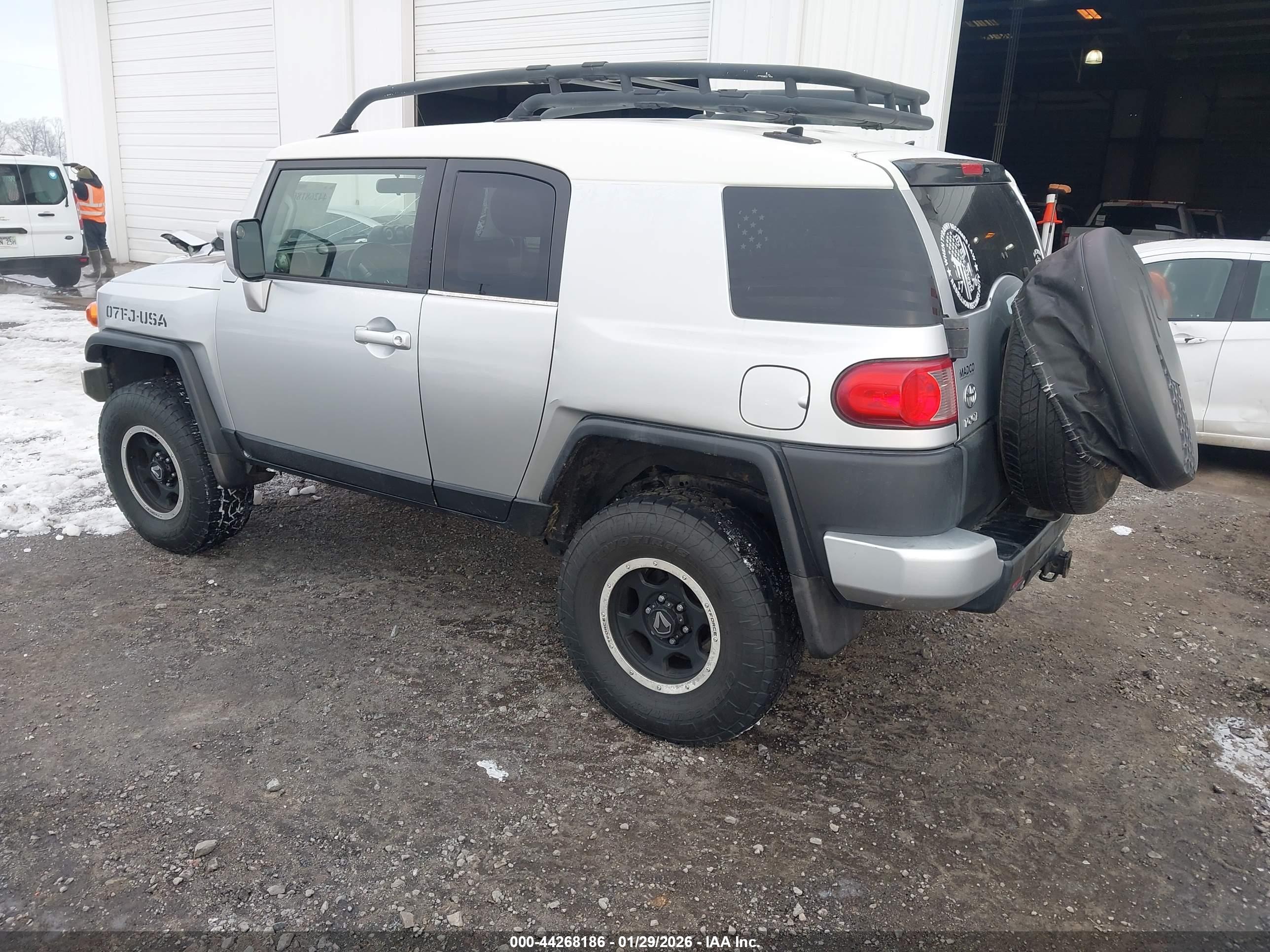 TOYOTA FJ image 3