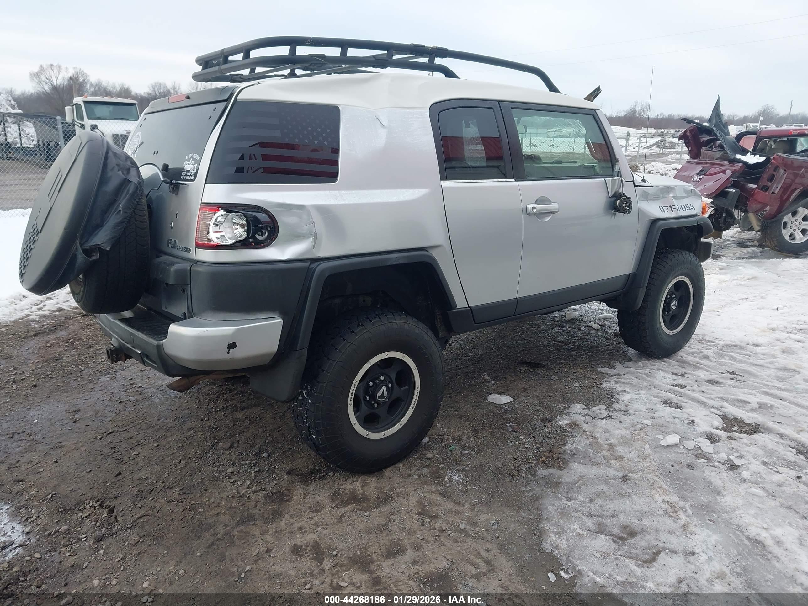 TOYOTA FJ image 4