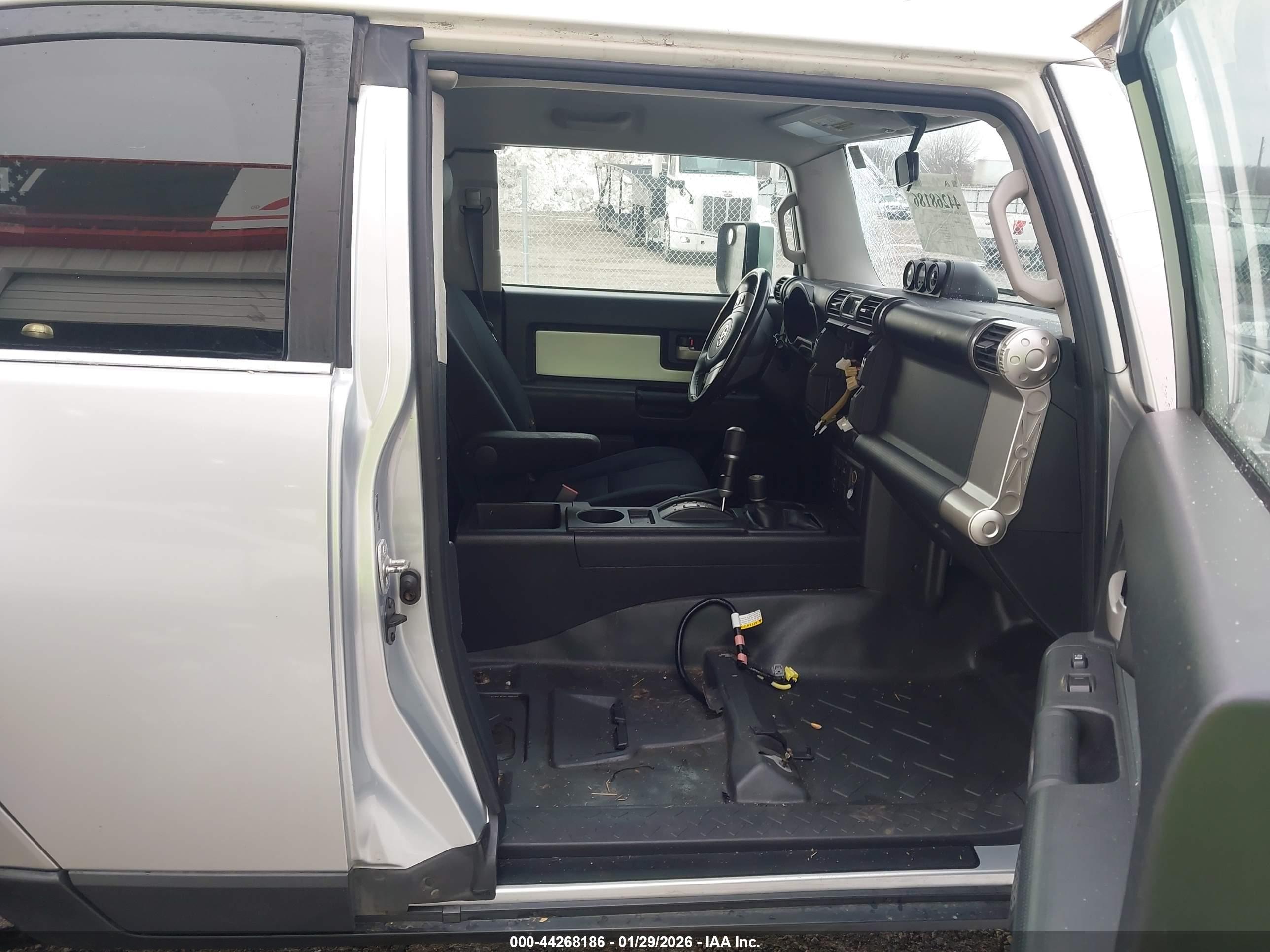 TOYOTA FJ image 5