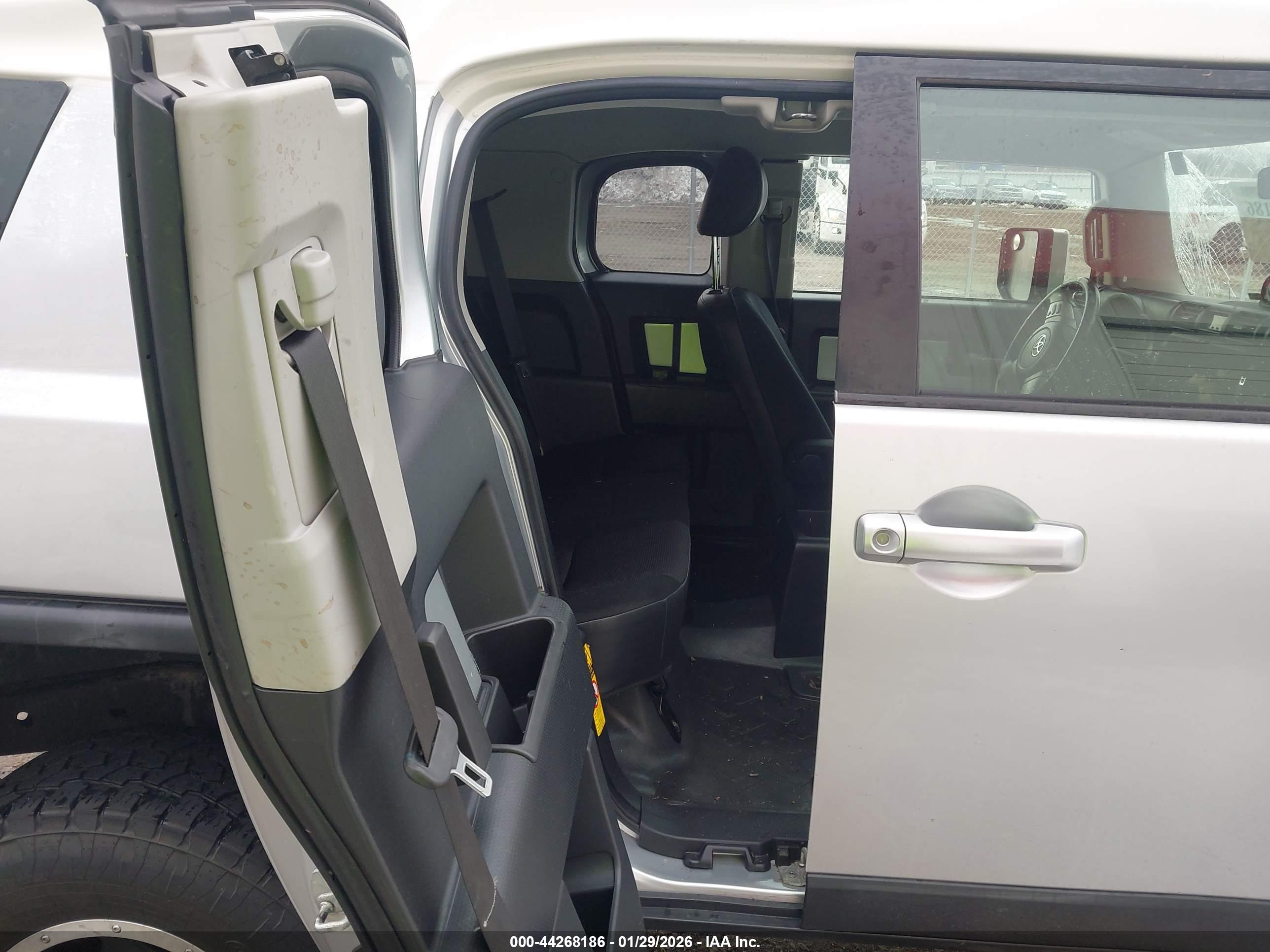 TOYOTA FJ image 8