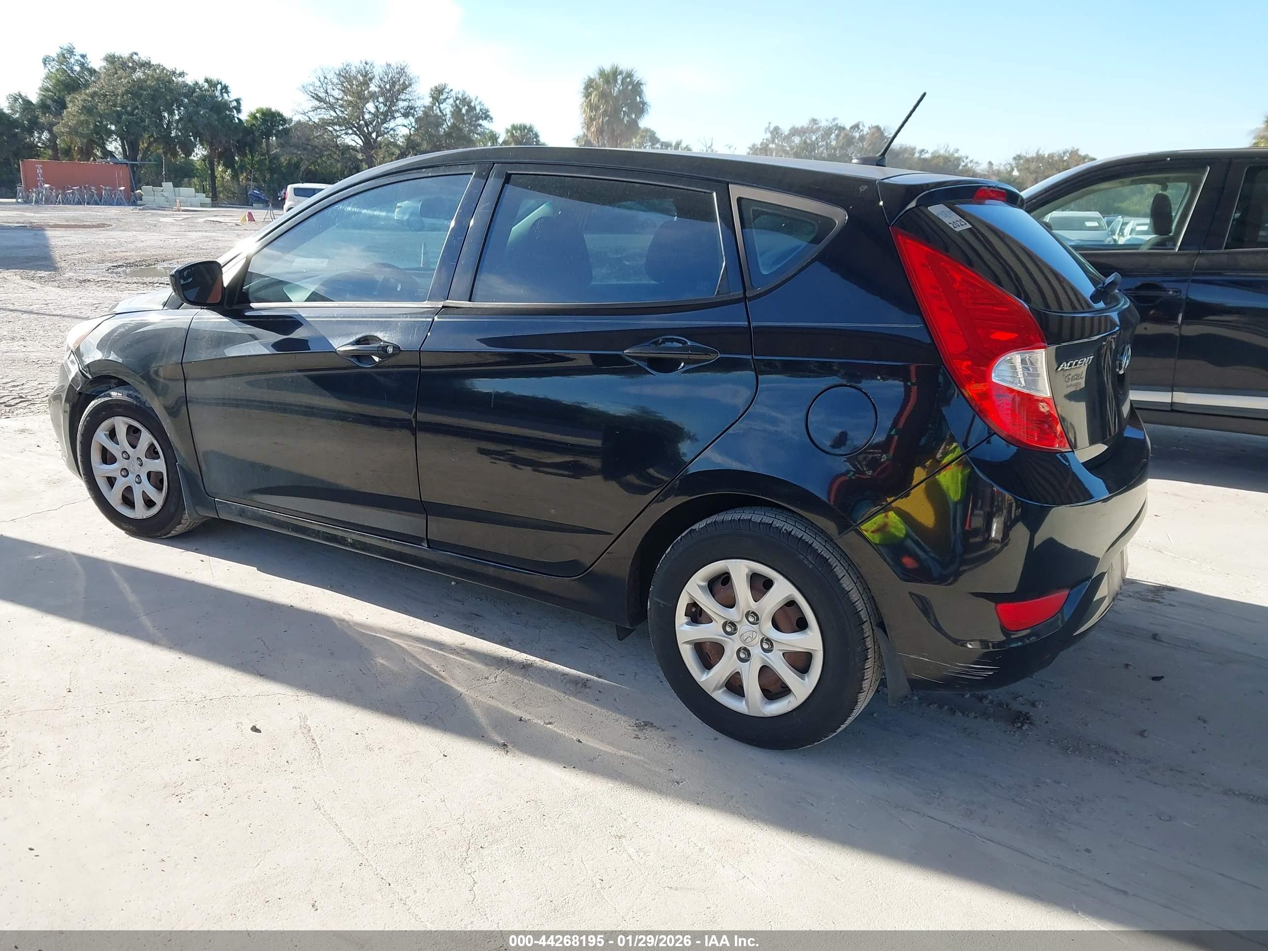 HYUNDAI ACCENT image 3