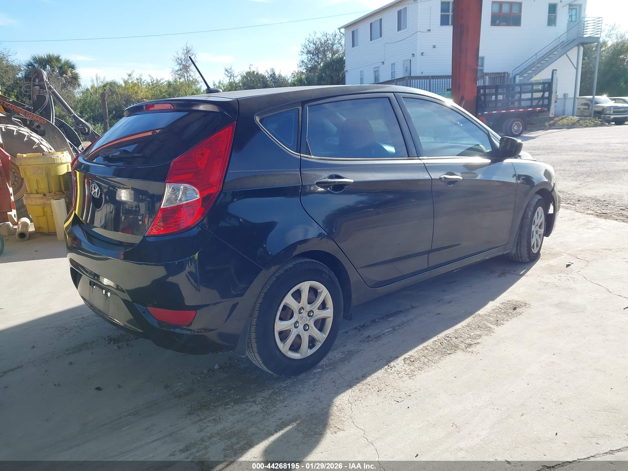 HYUNDAI ACCENT image 4