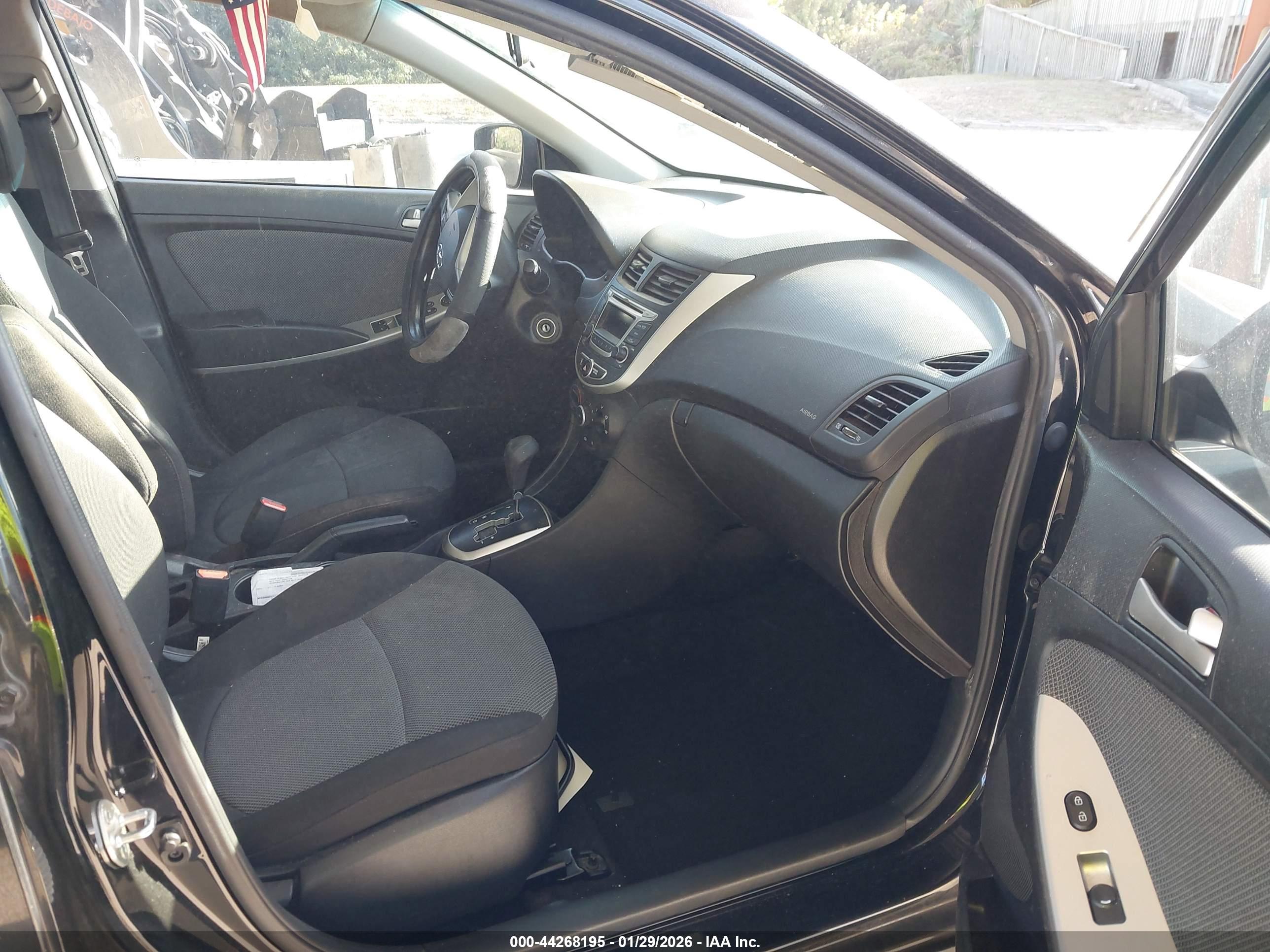 HYUNDAI ACCENT image 5