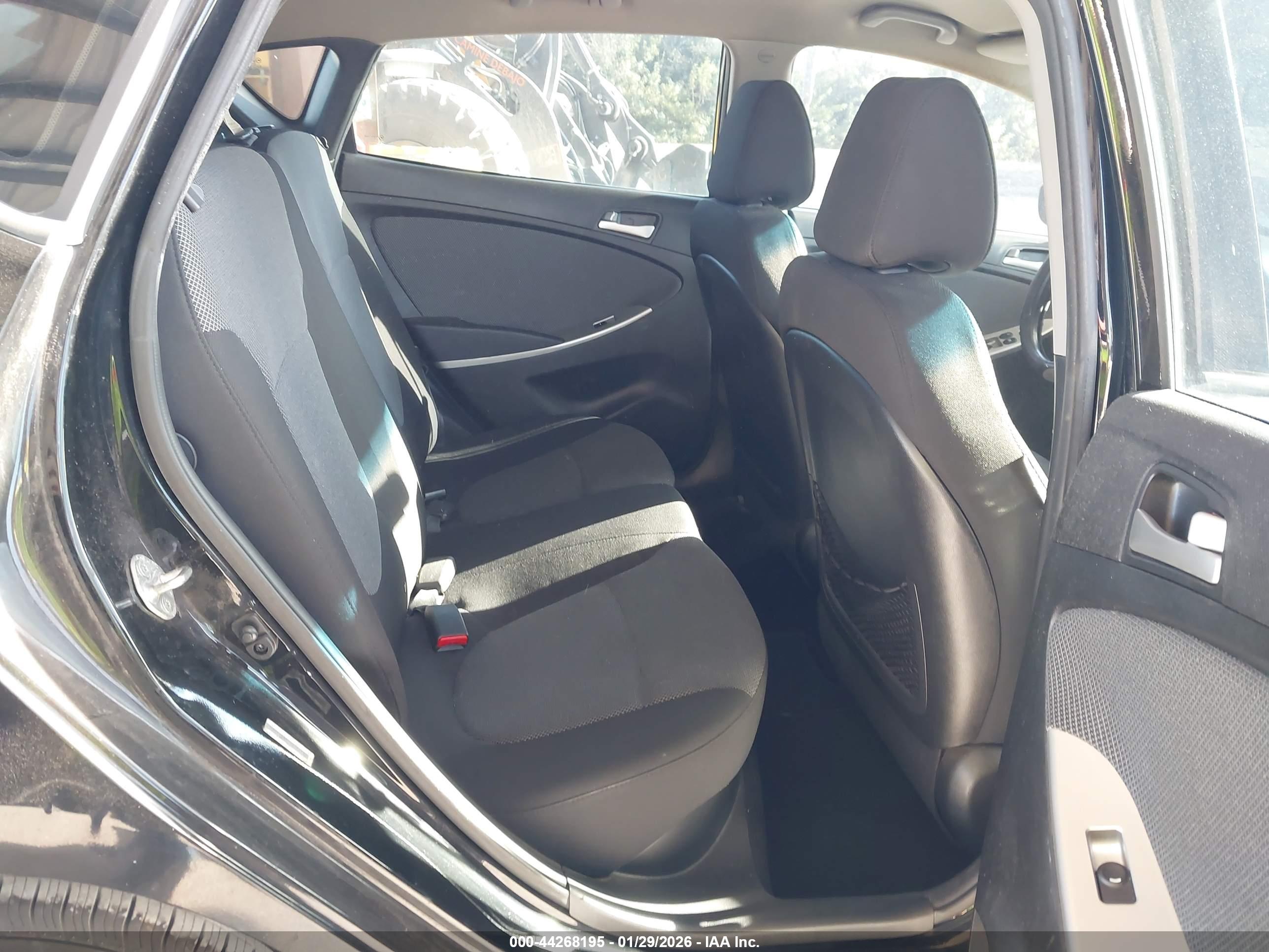 HYUNDAI ACCENT image 8