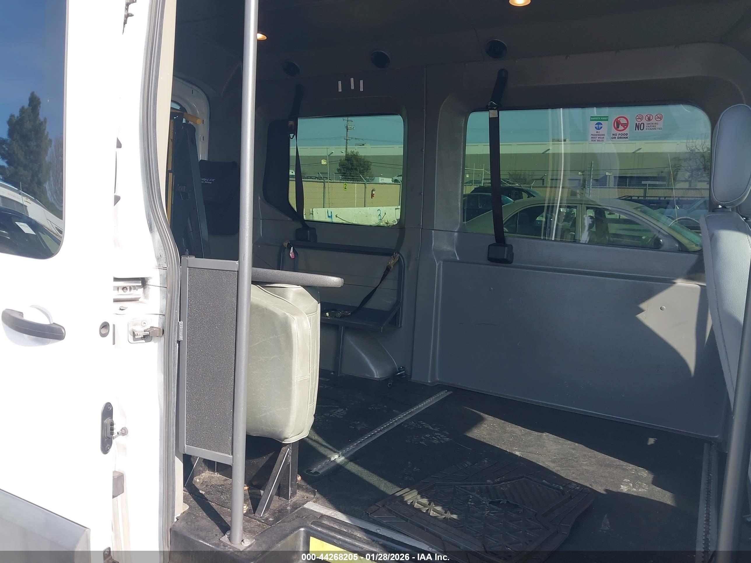 FORD TRANSIT-150 image 8