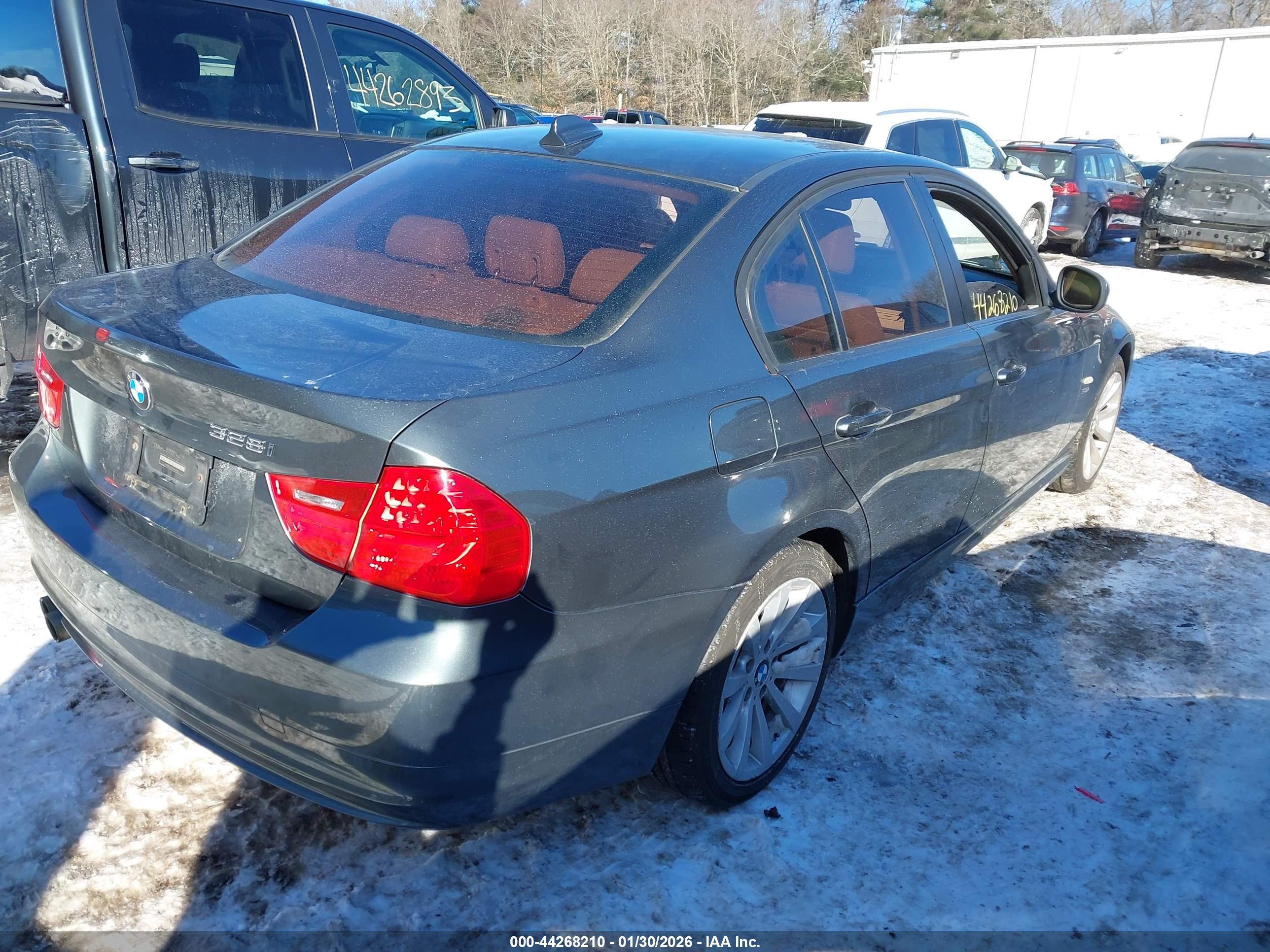 BMW 328I image 4