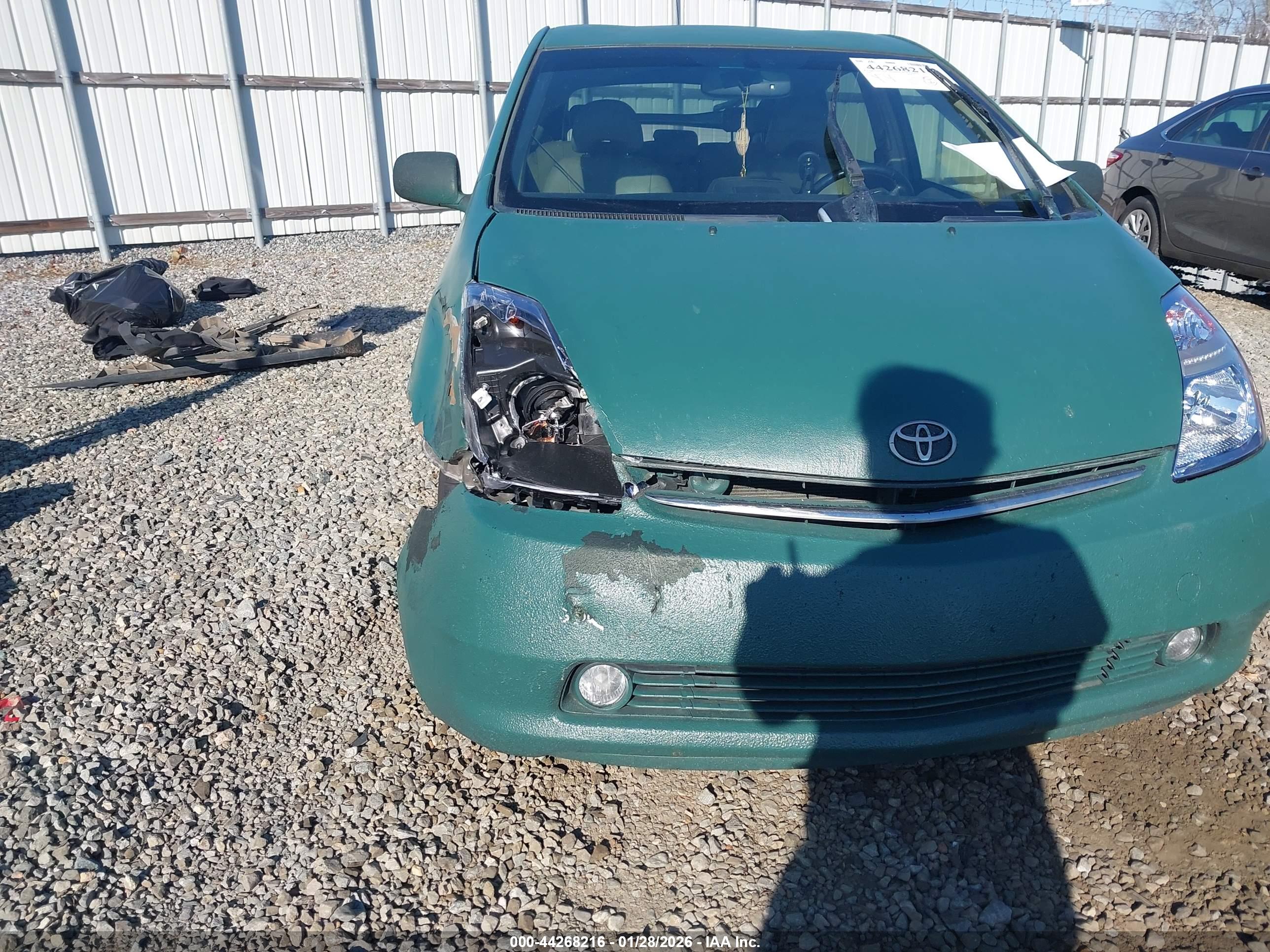 TOYOTA PRIUS image 6