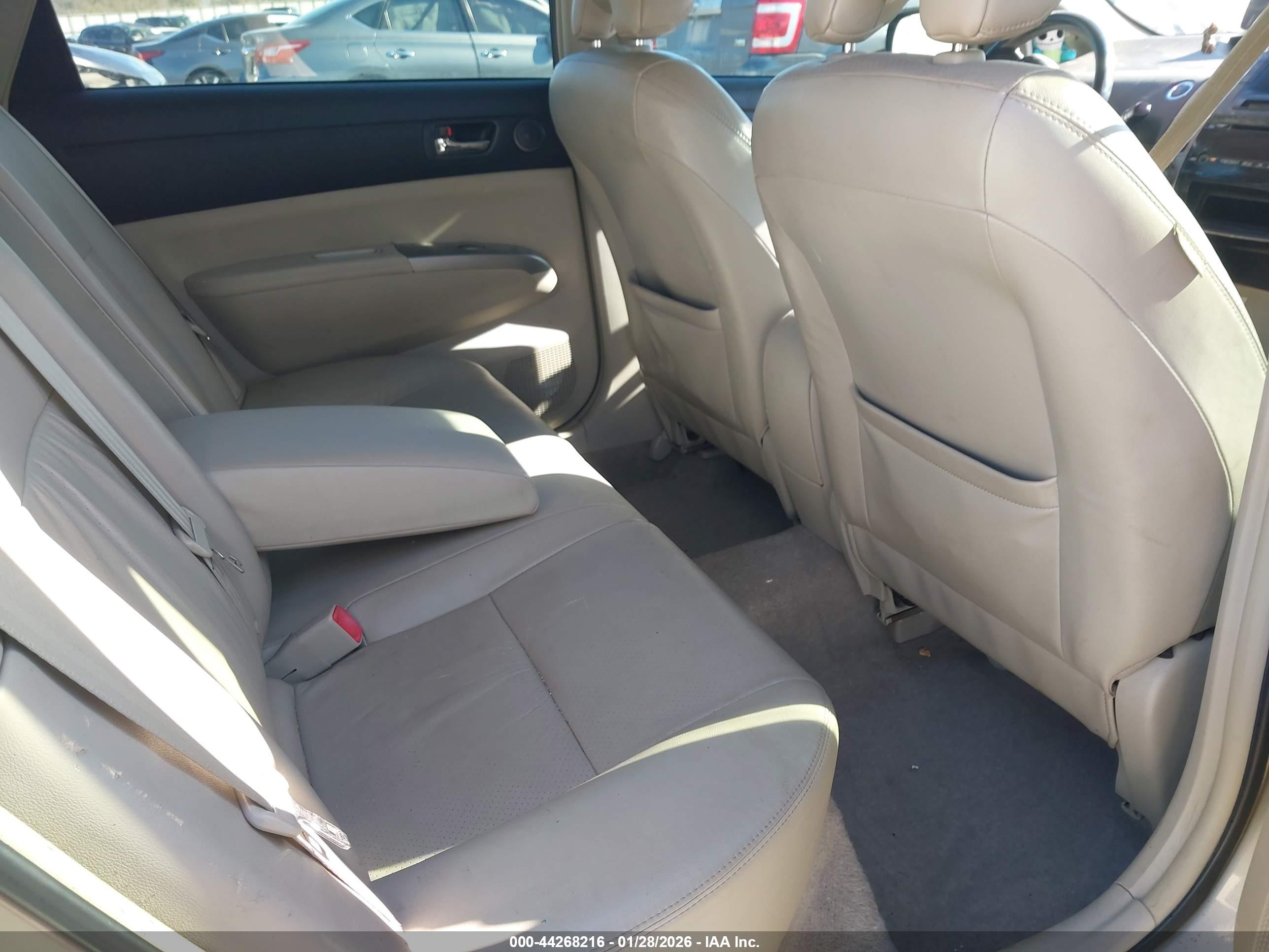 TOYOTA PRIUS image 8