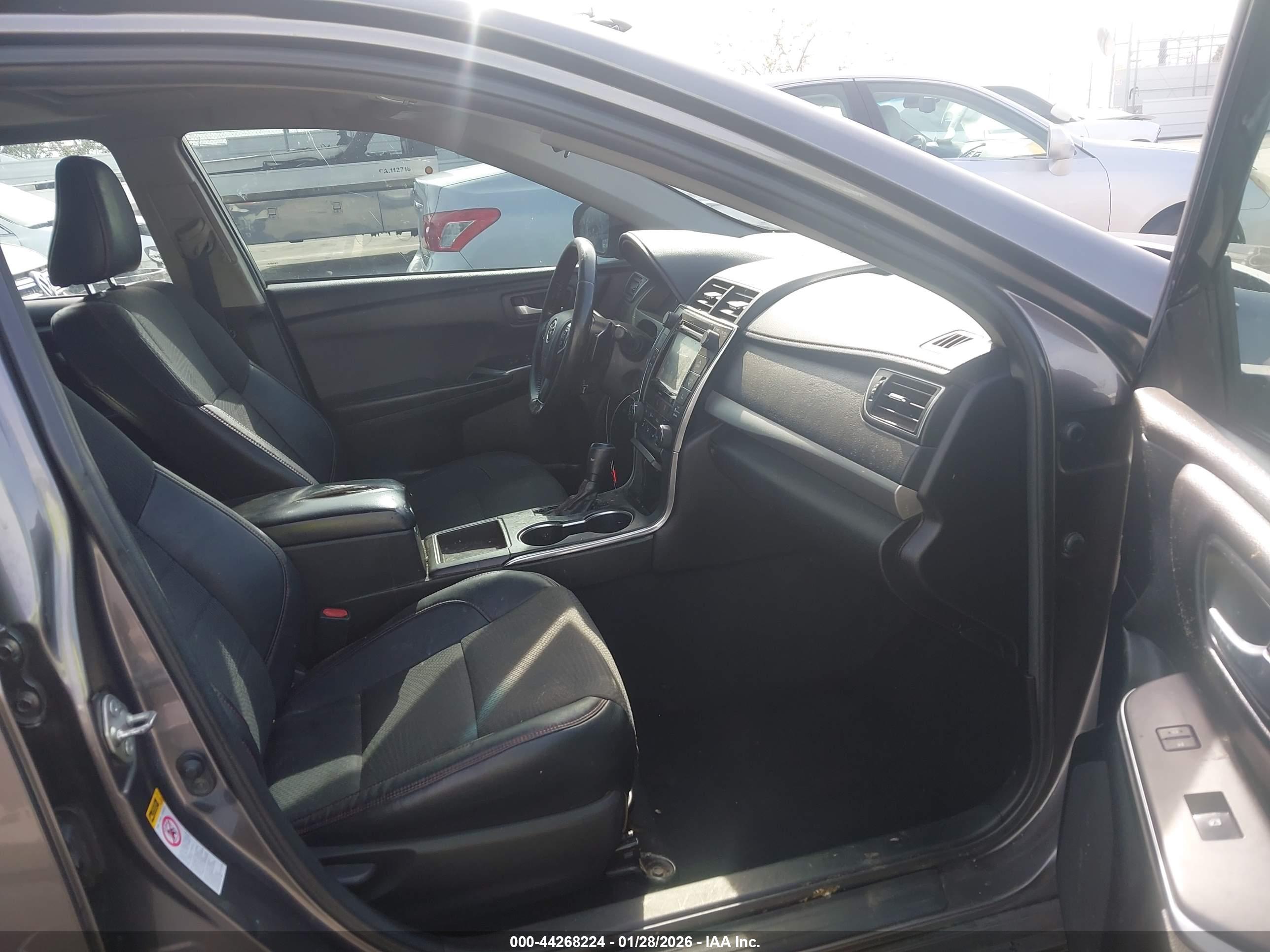 TOYOTA CAMRY image 5
