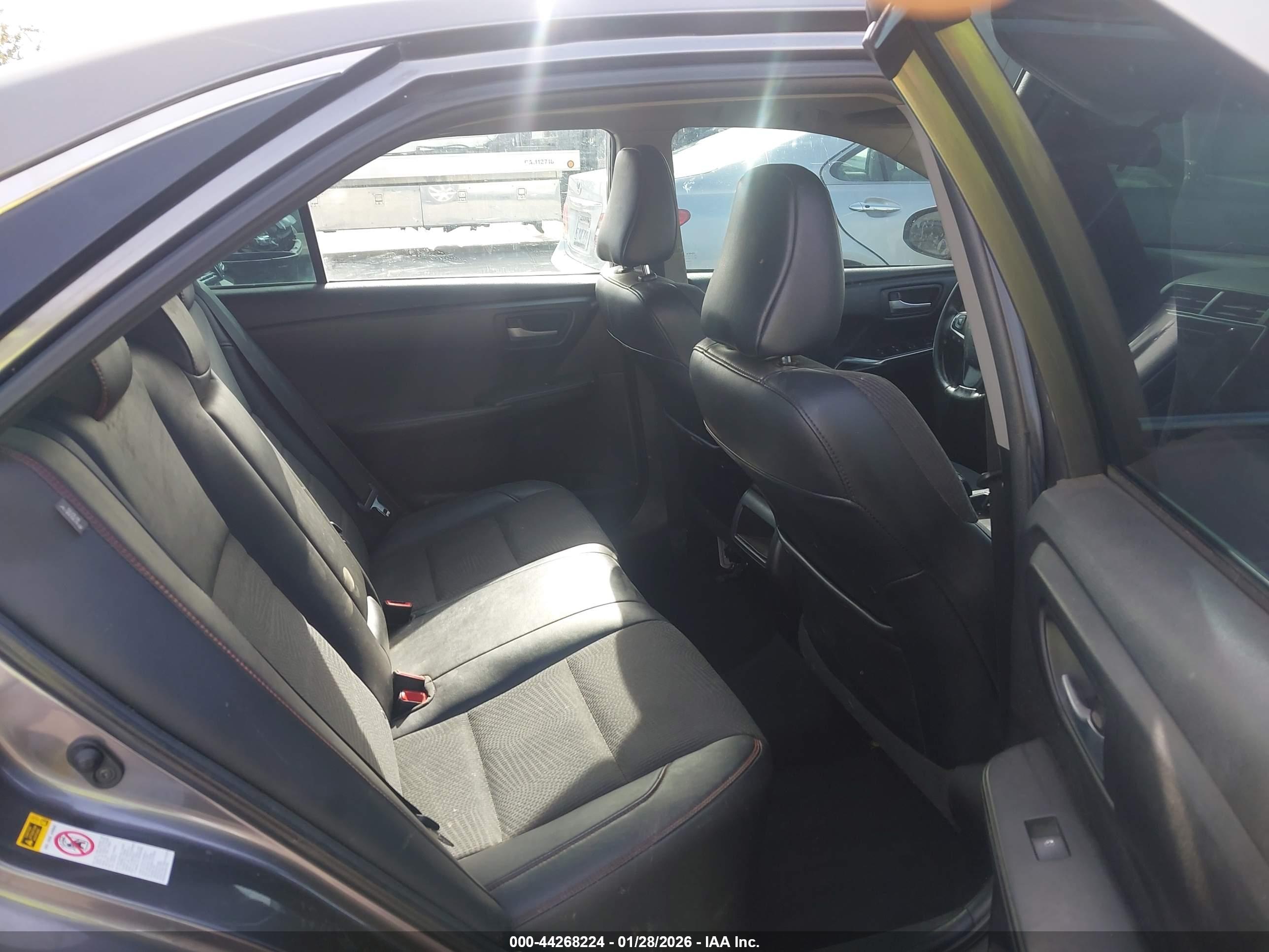 TOYOTA CAMRY image 8