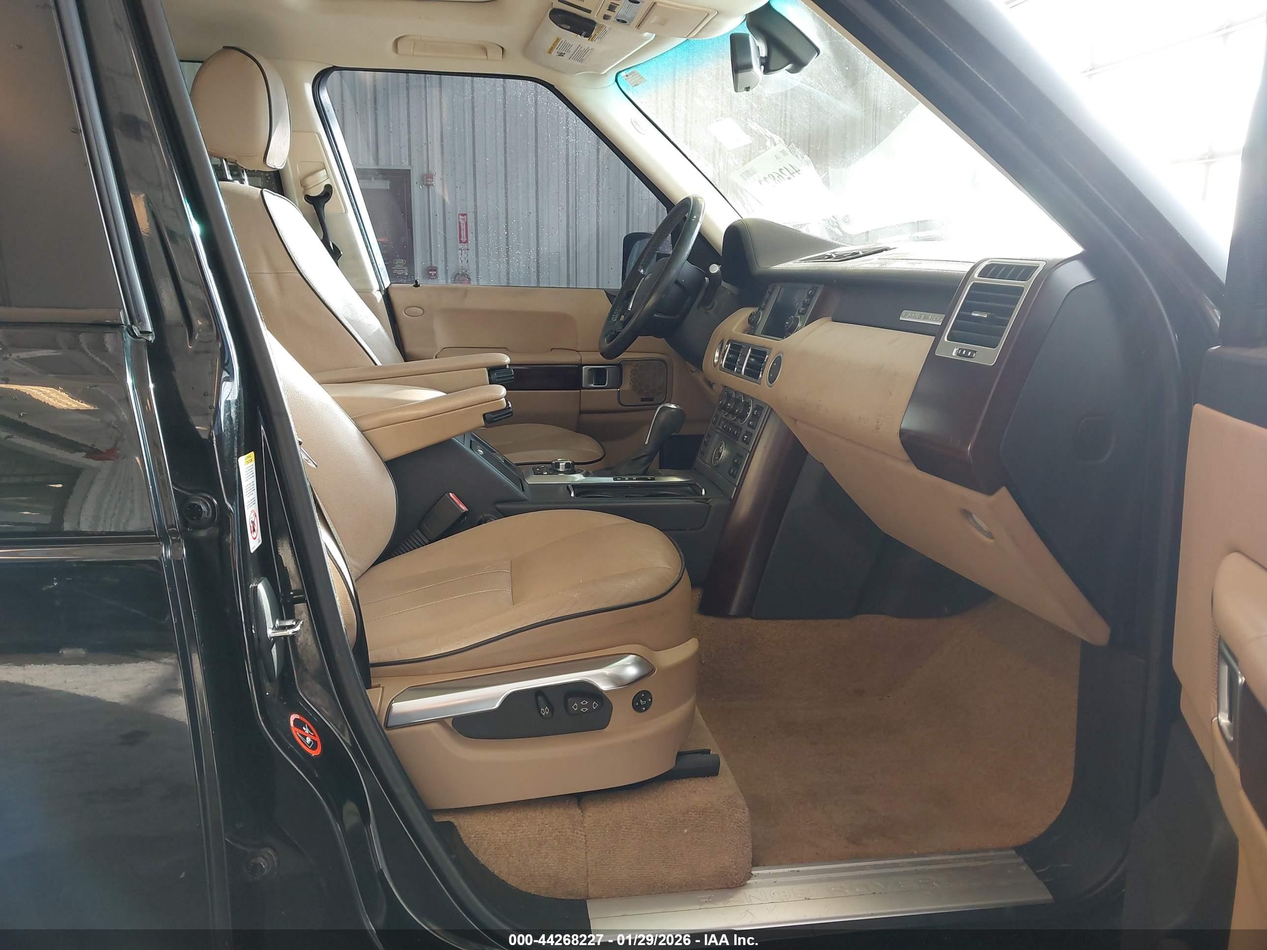 LAND ROVER image 5