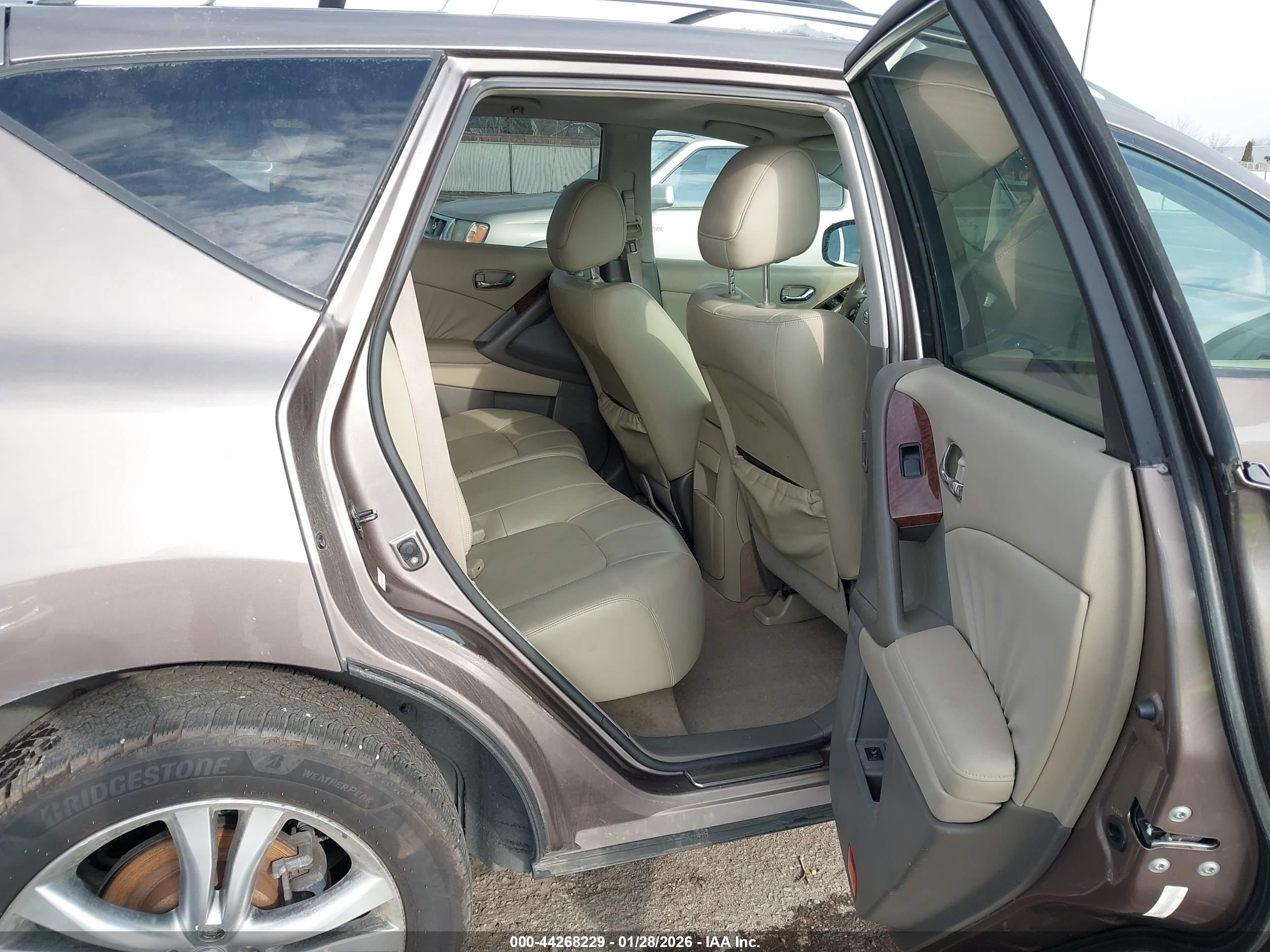 NISSAN MURANO image 8