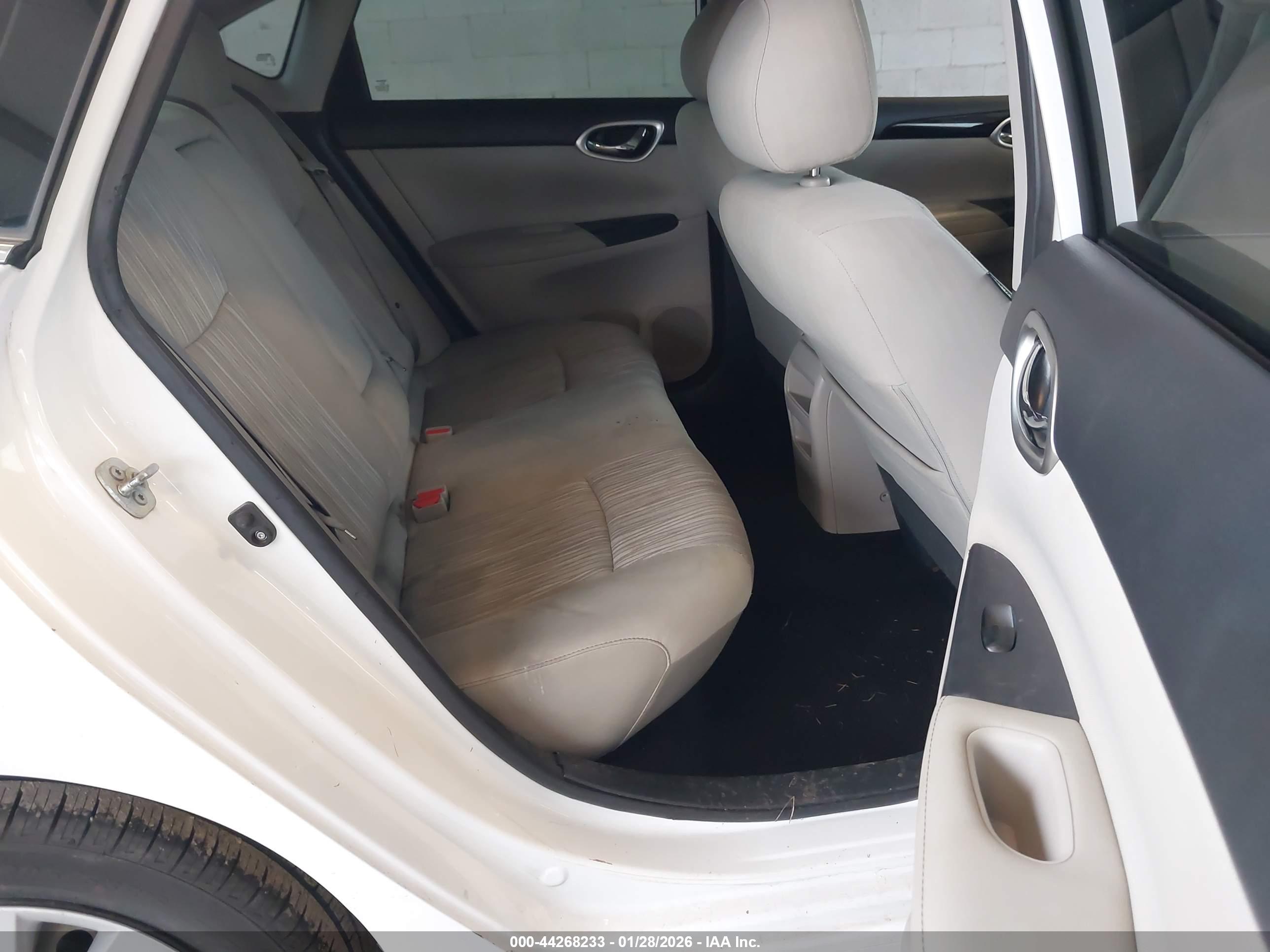 NISSAN SENTRA image 8
