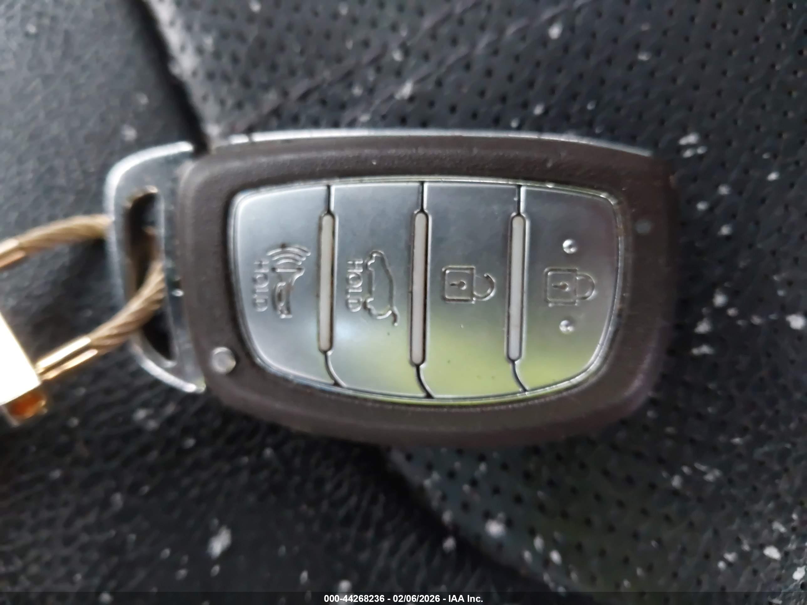 HYUNDAI TUCSON image 11
